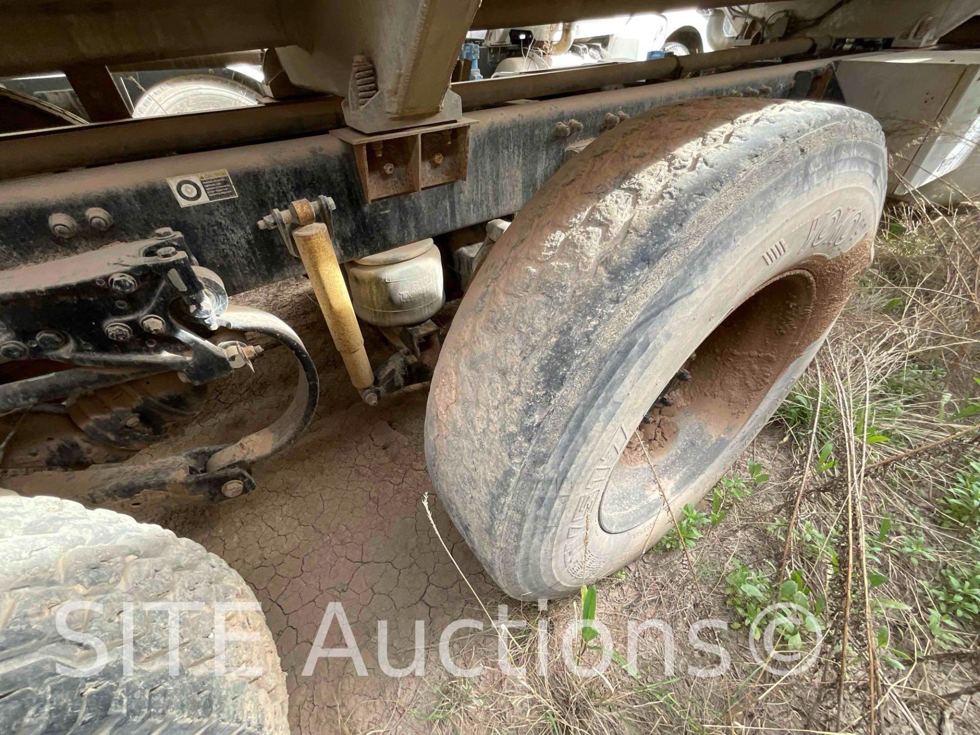 2004 Peterbilt 385 T/A Fuel Truck - Image 10 of 26