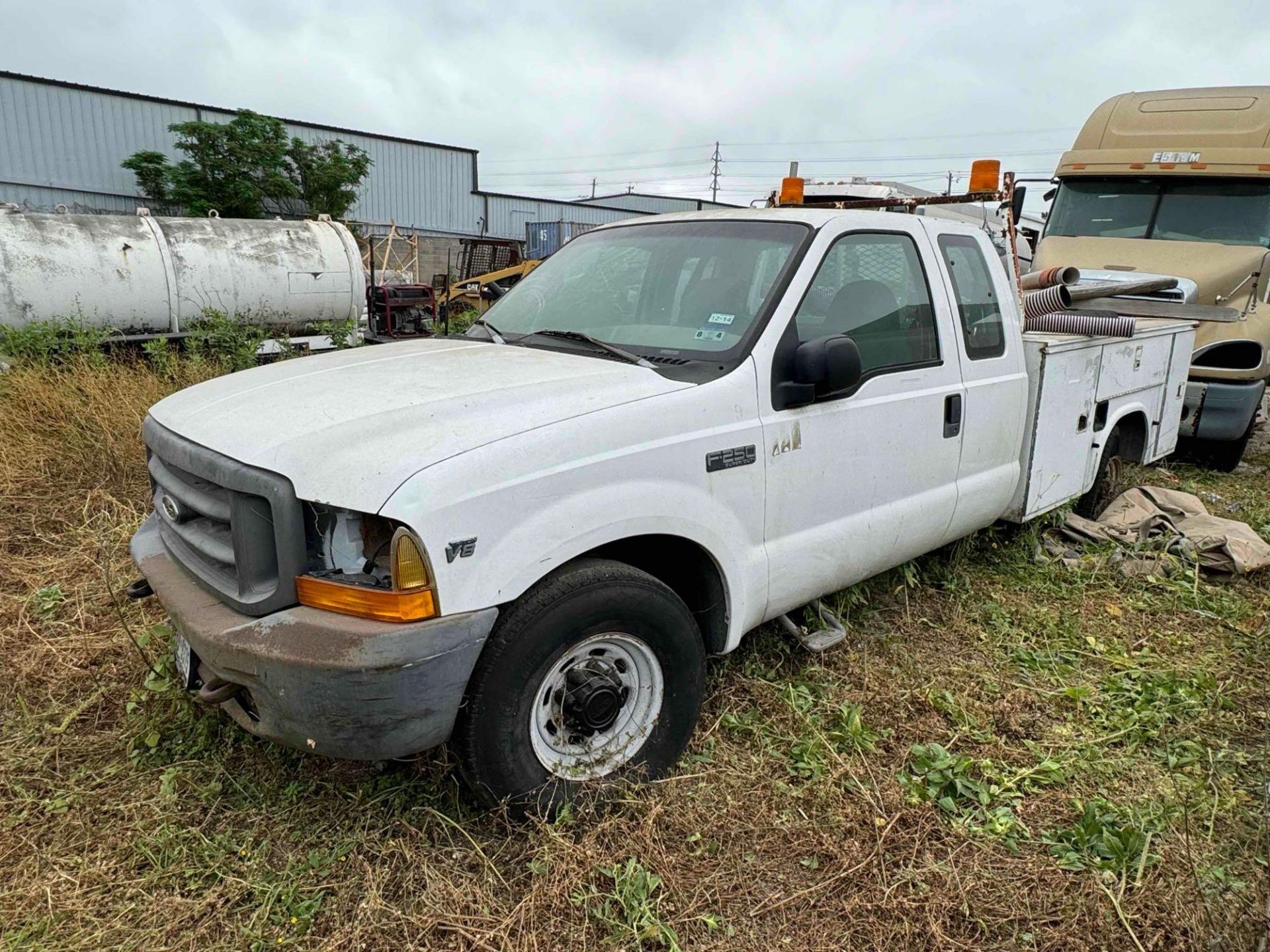 2000 Ford F250 SD Service Truck - Image 2 of 23