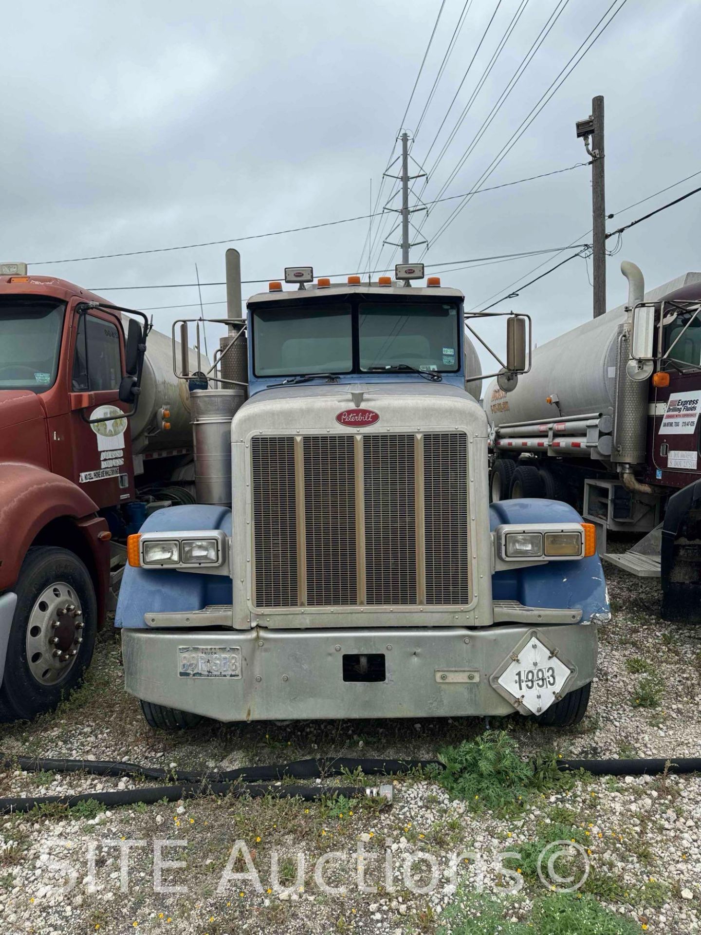 2004 Peterbilt 378 T/A Fuel Truck - Image 2 of 49