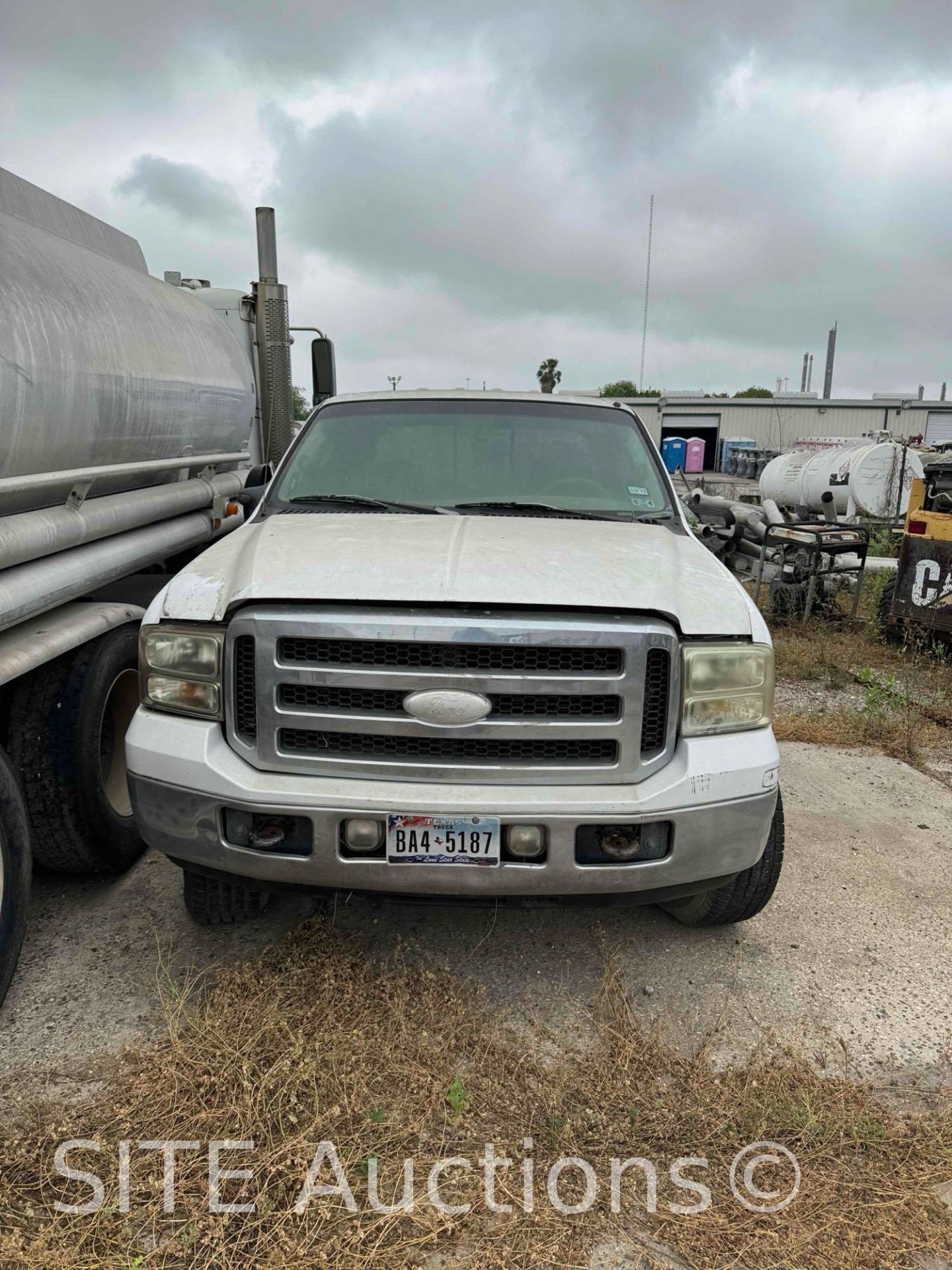 2005 Ford F250 Cab & Chassis Truck - Image 2 of 16