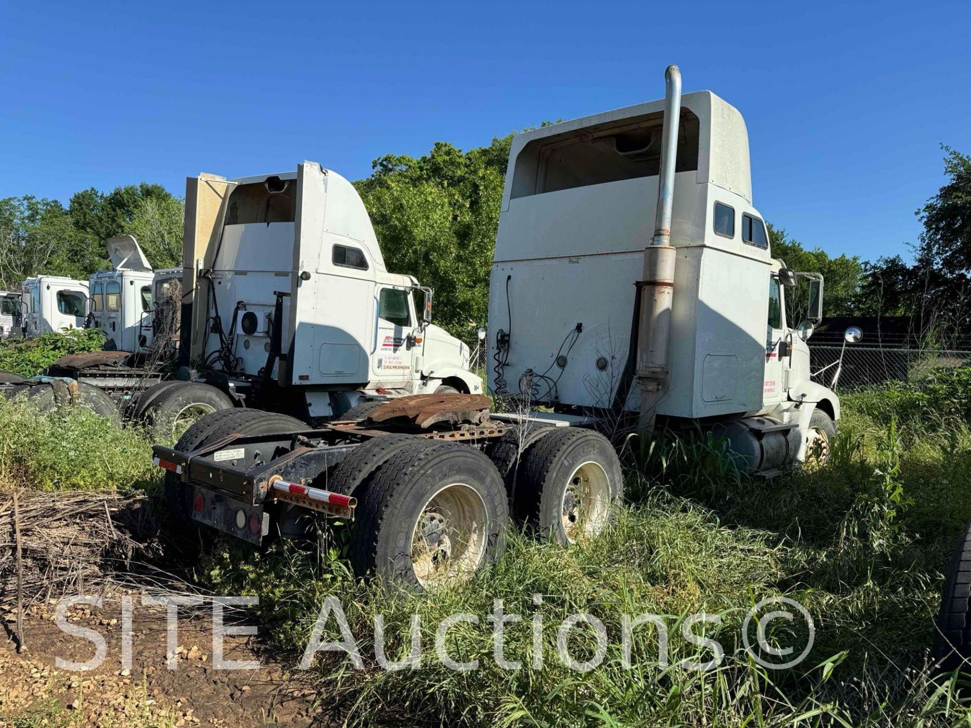 2006 International 9400i T/A Sleeper Truck Tractor - Image 15 of 24