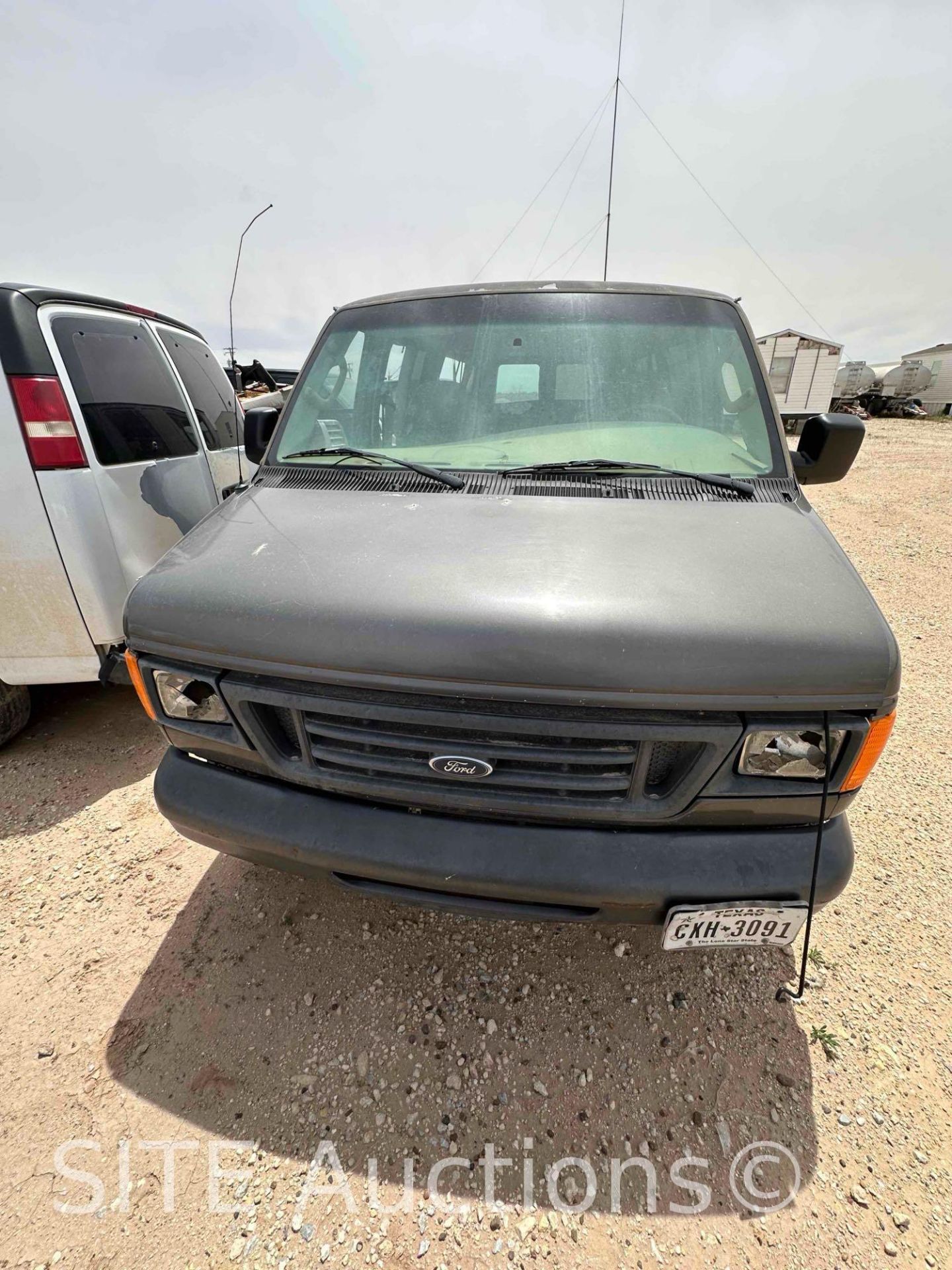 2007 Ford E350 Van - Image 2 of 15