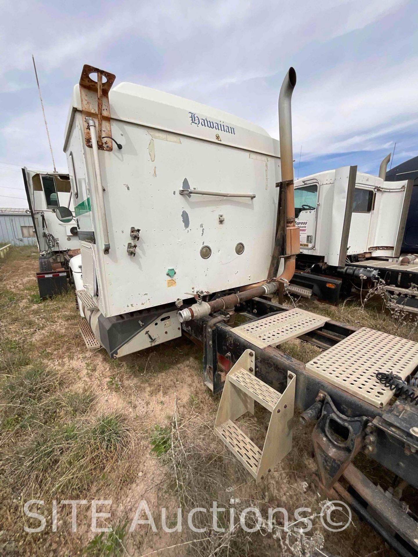 1998 International 9200 T/A Sleeper Truck Tractor - Image 4 of 7