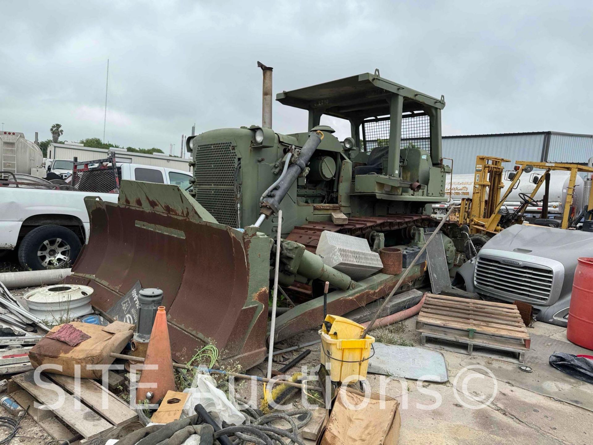 Cat D7F Crawler Dozer - Image 3 of 38