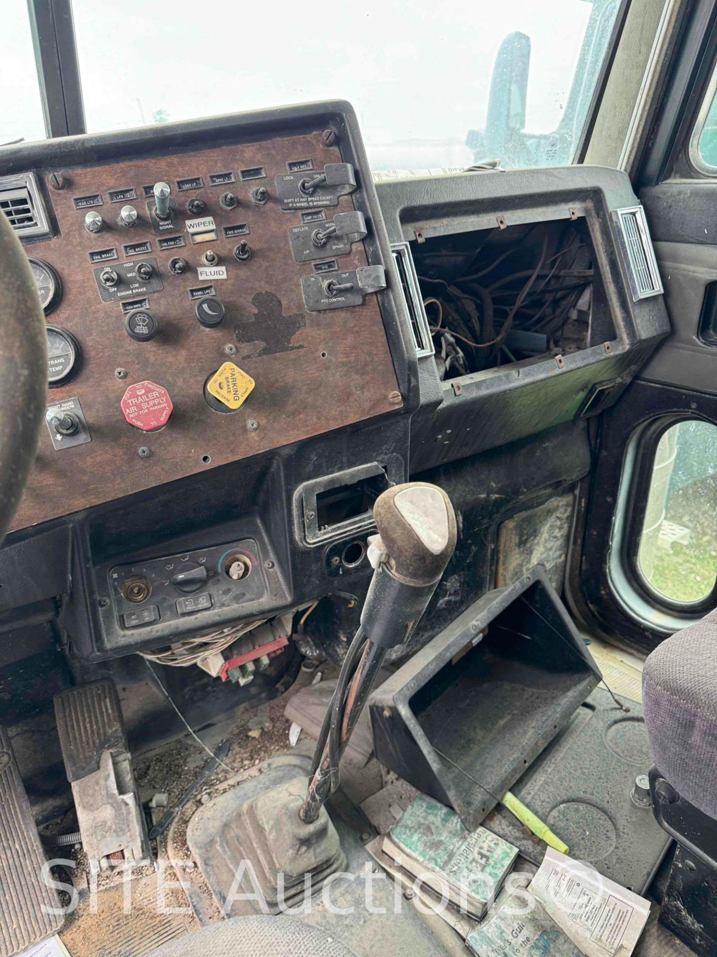 2000 Peterbilt 379 T/A Fuel Truck - Image 21 of 35