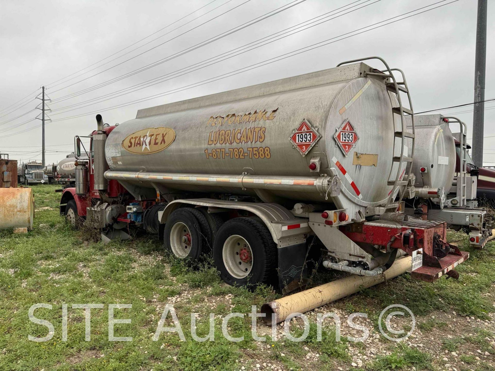 1999 Freightliner T/A Fuel Truck - Image 5 of 33