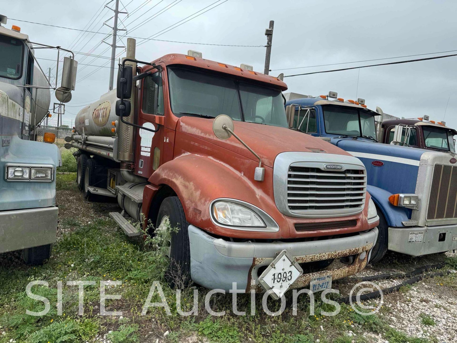 2004 Freightliner Columbia T/A Fuel Truck - Bild 2 aus 32