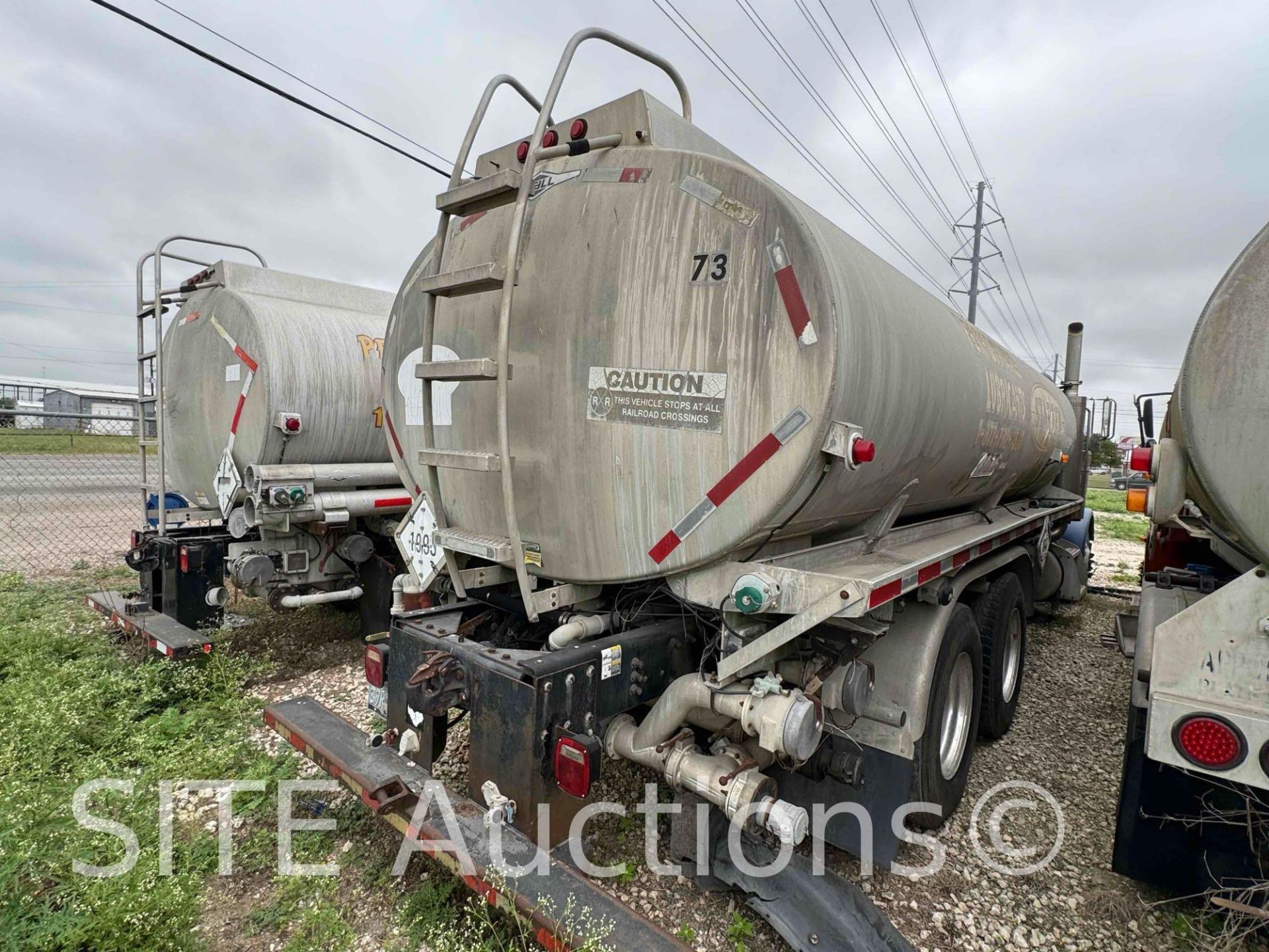 2004 Peterbilt 378 T/A Fuel Truck - Image 4 of 37