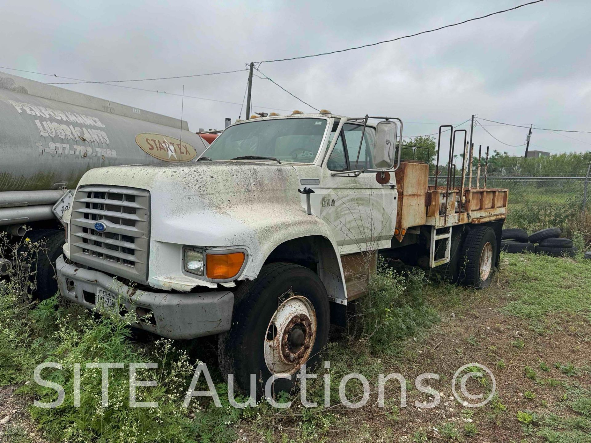 1996 Ford F800 S/A Stakebed Truck