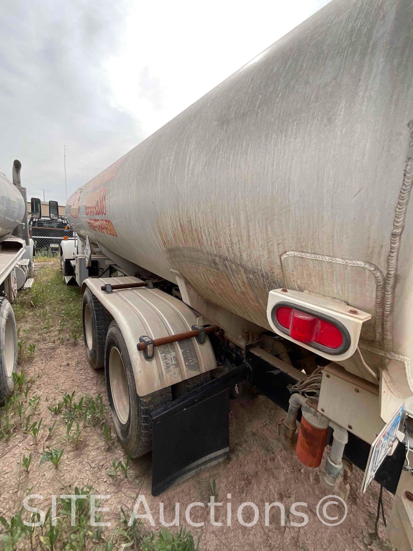 2002 Kenworth T800 T/A Fuel Truck - Image 7 of 27