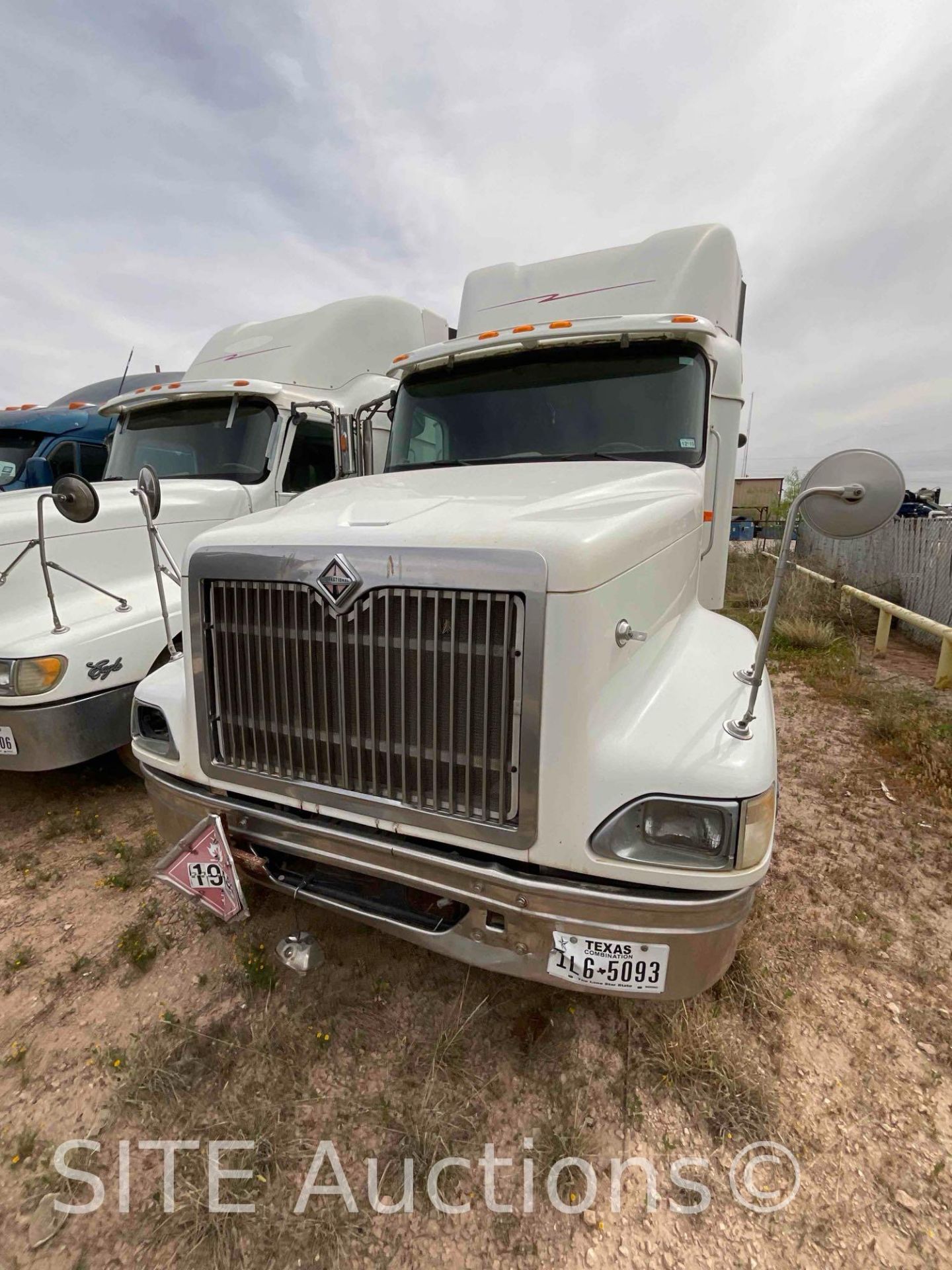 2007 International 9400i T/A Sleeper Truck Tractor - Image 2 of 24