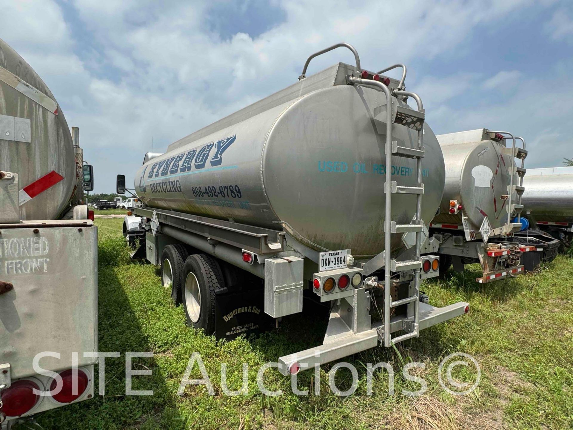 2005 Kenworth T800 T/A Fuel Truck - Image 6 of 32