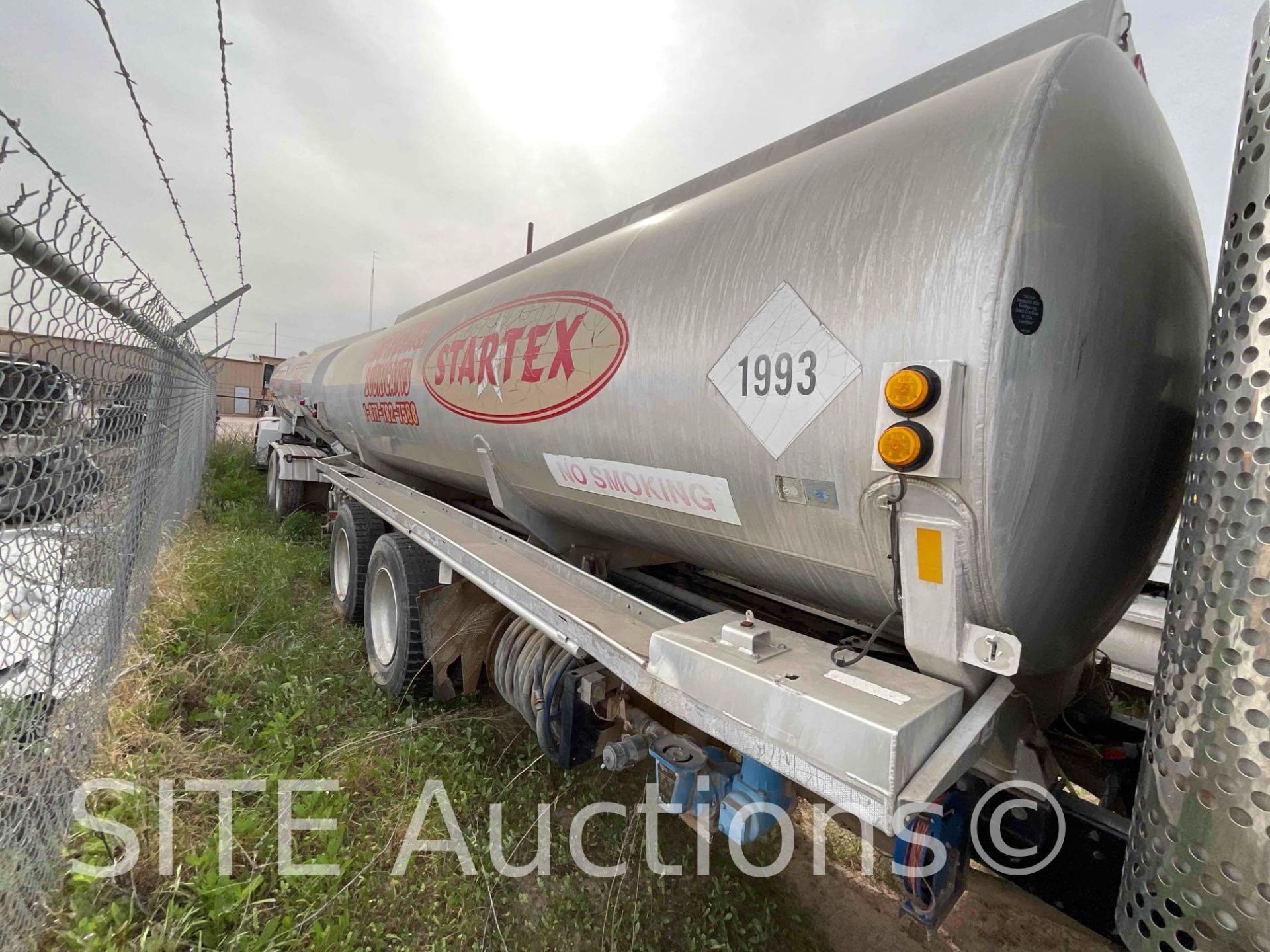 2004 Kenworth T800 T/A Fuel Truck - Image 6 of 28