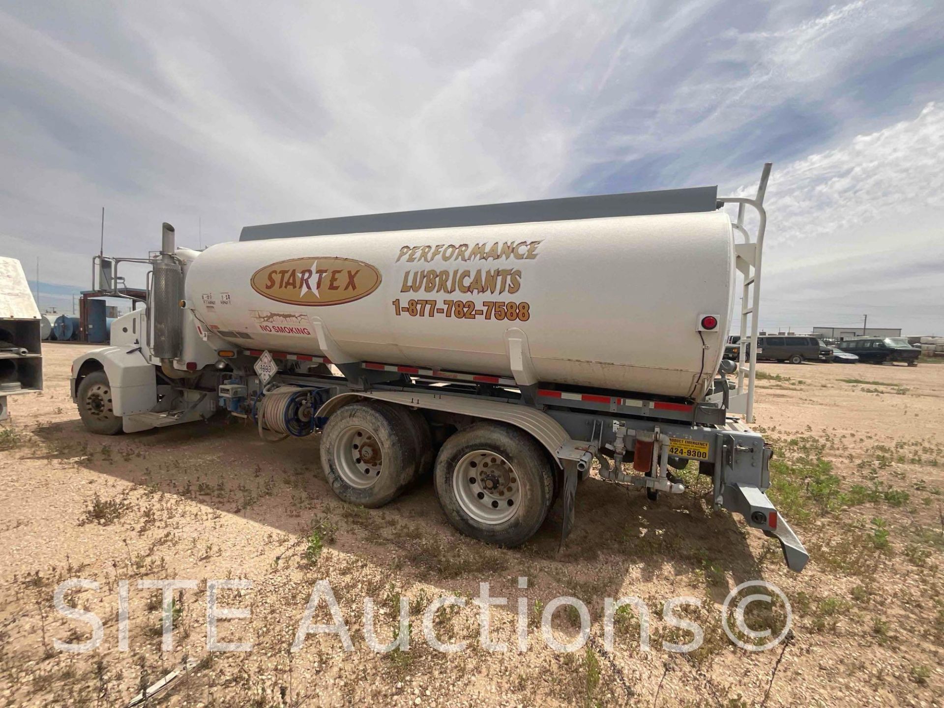 2006 Peterbilt 385 T/A Fuel Truck - Image 8 of 29