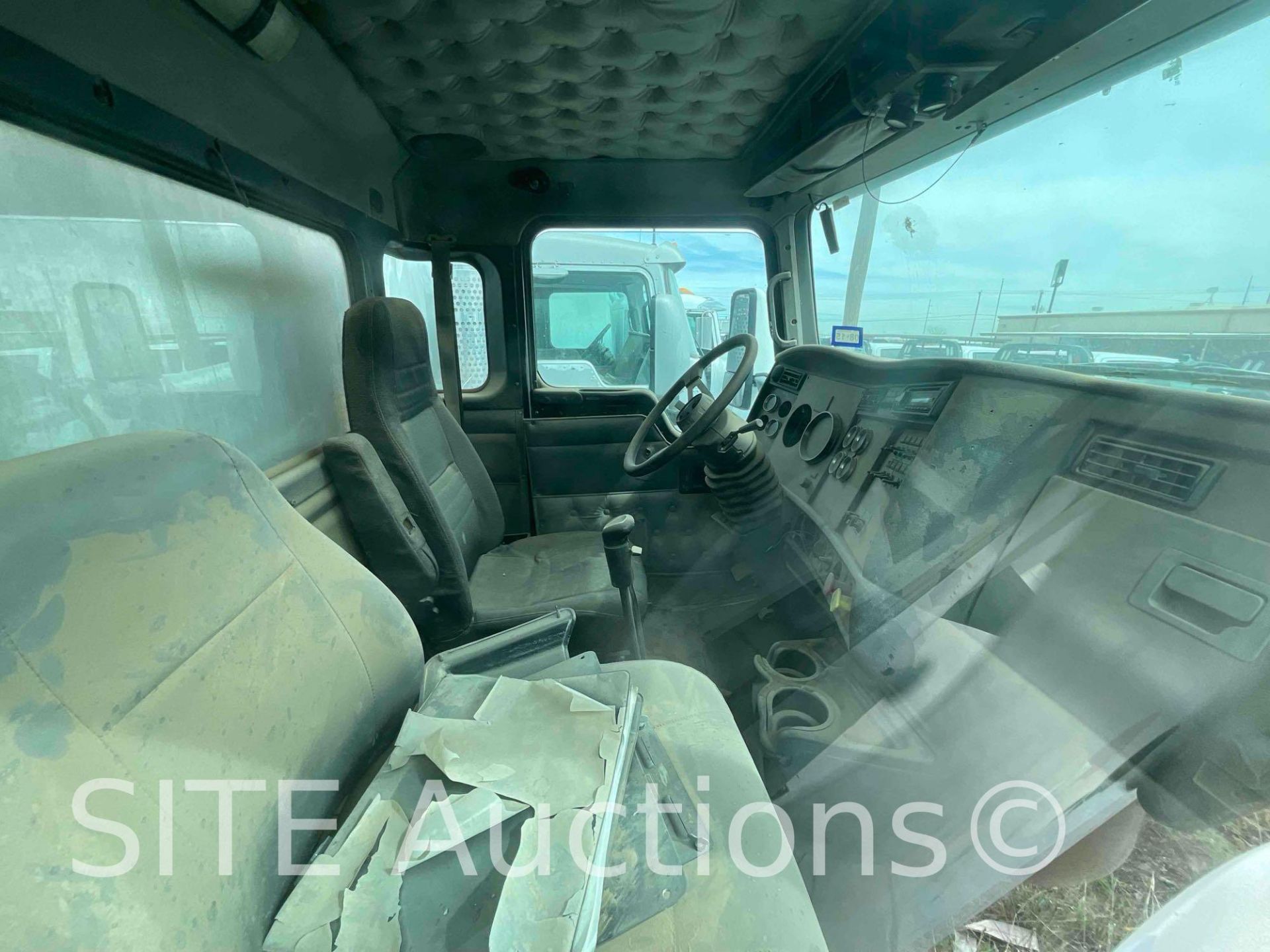 2002 Kenworth T800 T/A Fuel Truck - Image 25 of 27