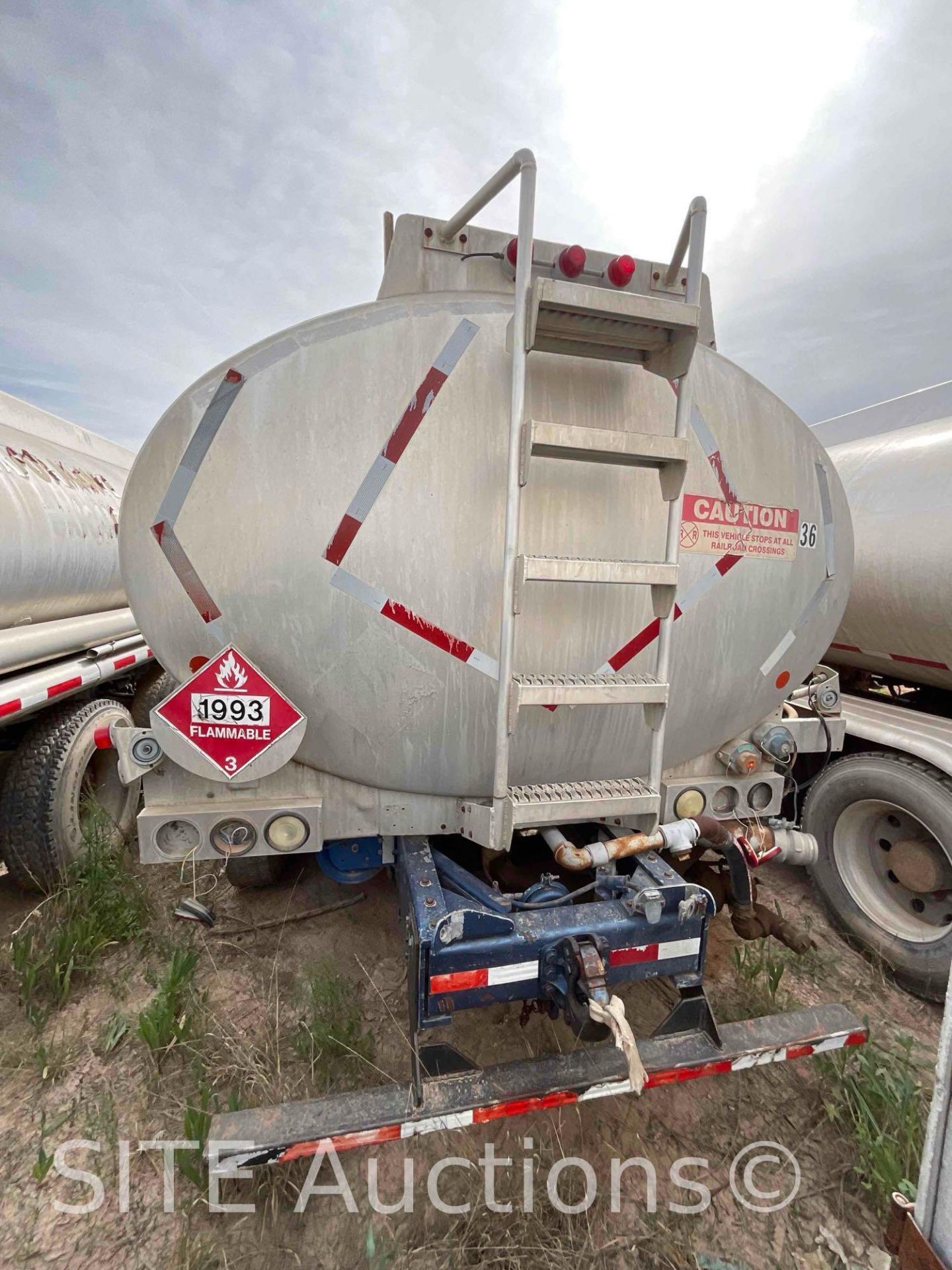 1996 Freightliner FLD T/A Fuel Truck - Image 6 of 26