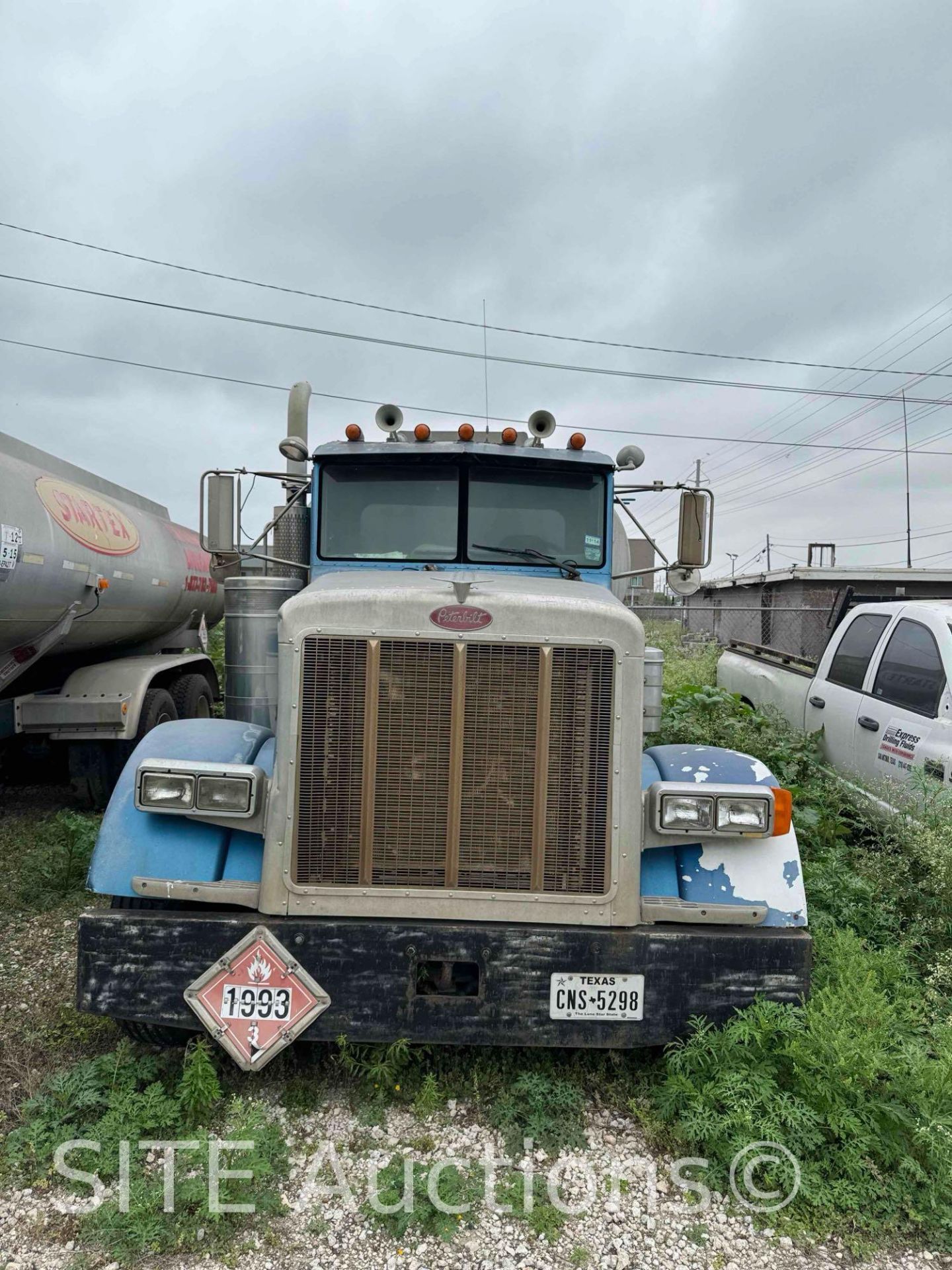 2000 Peterbilt 379 T/A Fuel Truck - Image 2 of 36