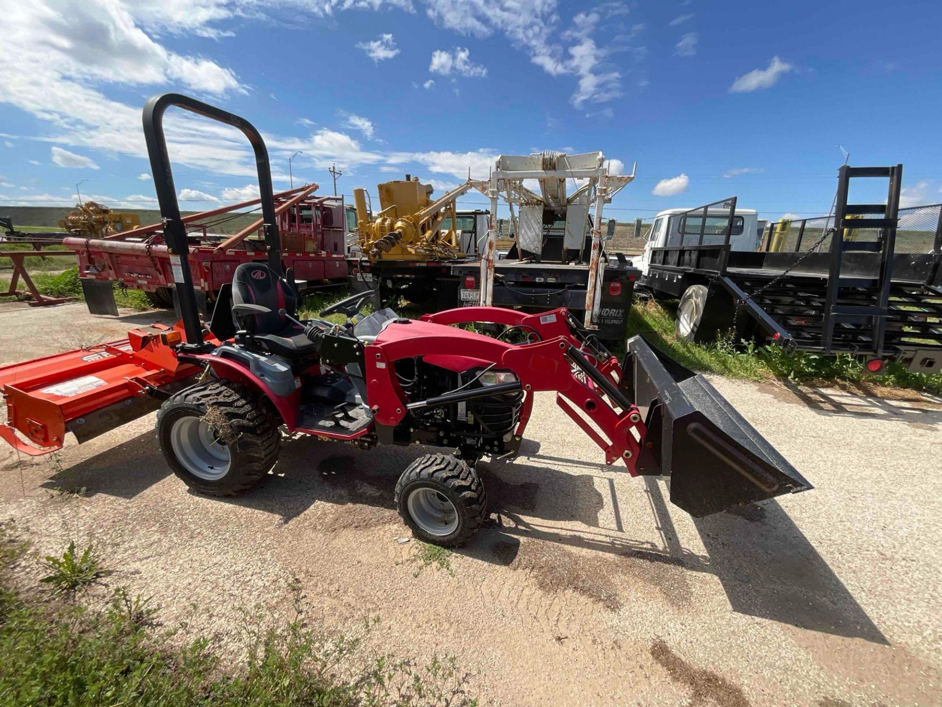 Mahindra eMax 25L Tractor - Bild 3 aus 14