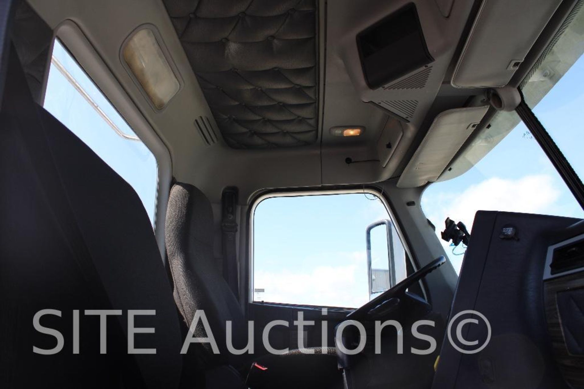 2016 Freightliner Coronado T/A Daycab Truck Tractor - Image 16 of 22