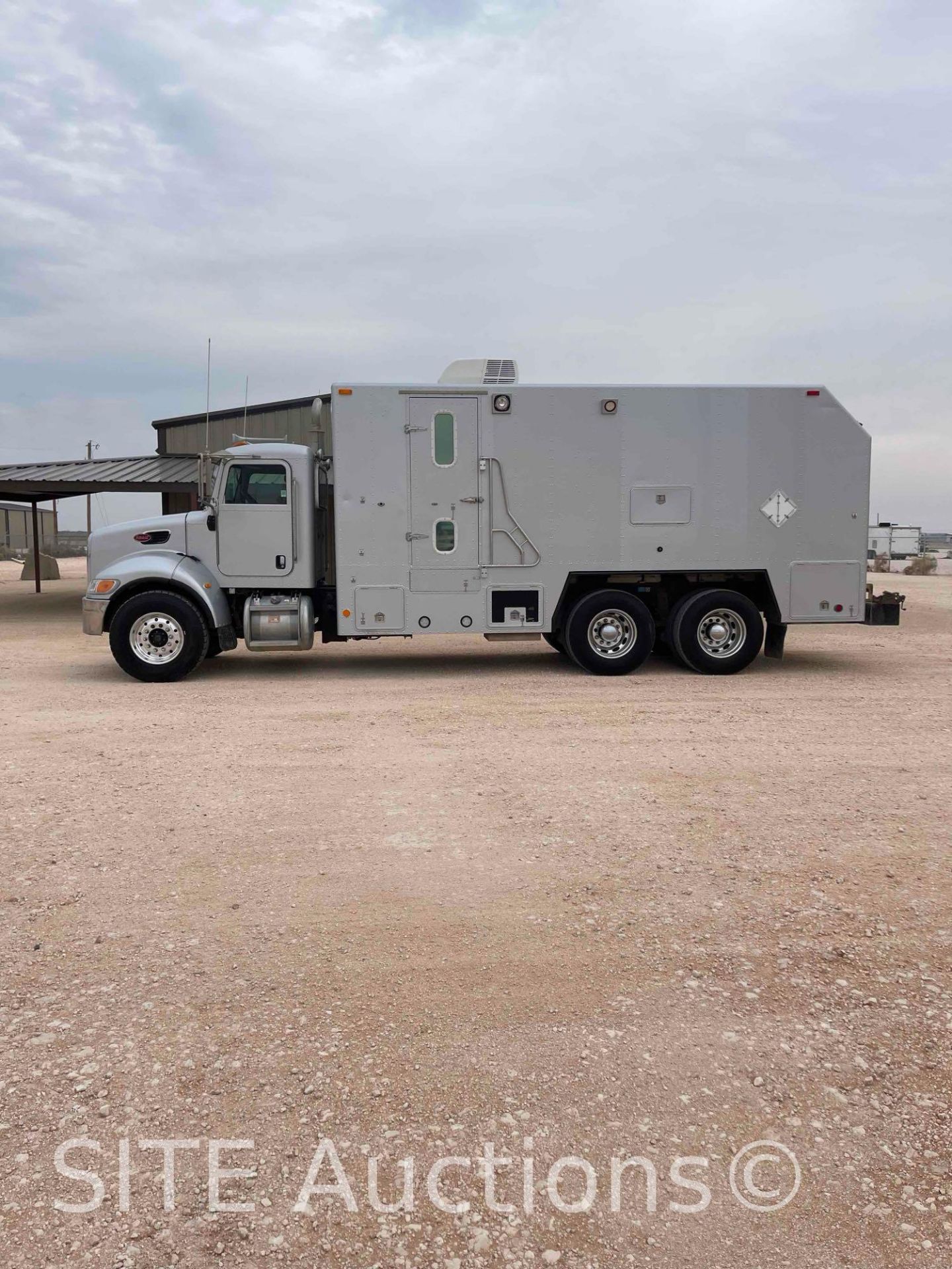 2007 Peterbilt 340 T/A Wireline Truck - Image 2 of 14