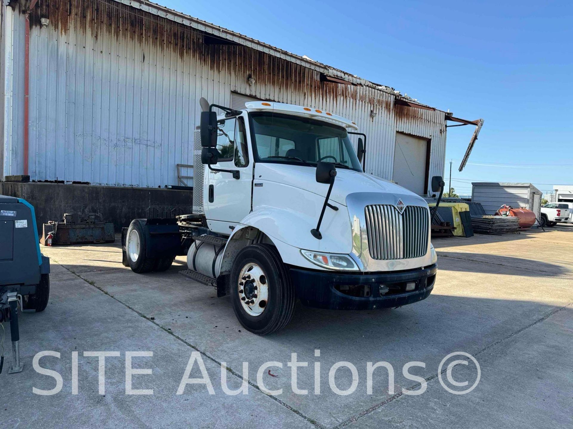 2013 International 8600 S/A Daycab Truck Tractor - Image 2 of 22