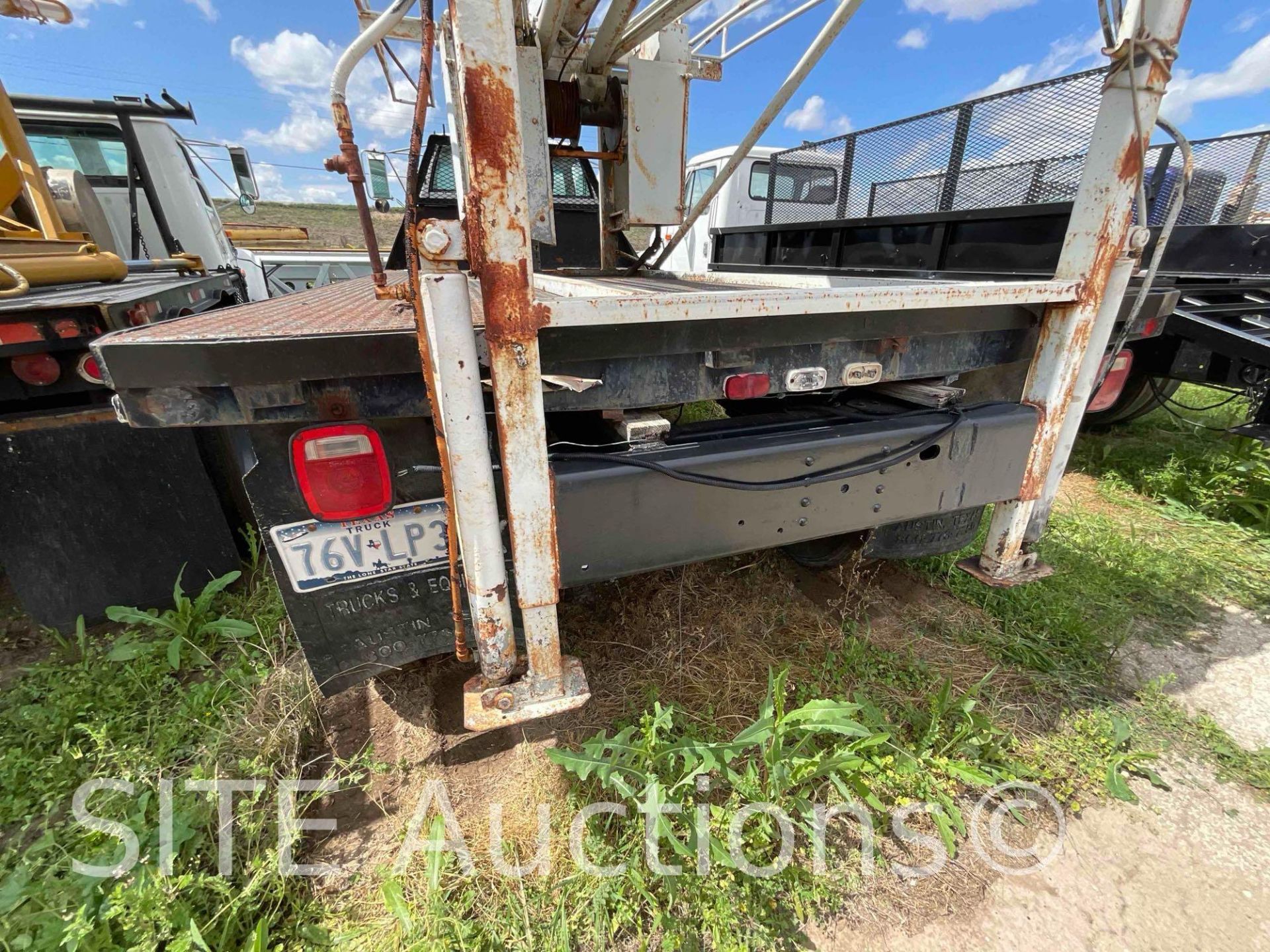 1998 GMC C7500 S/A Flatbed Truck w/ Well Pulling Unit - Image 11 of 18