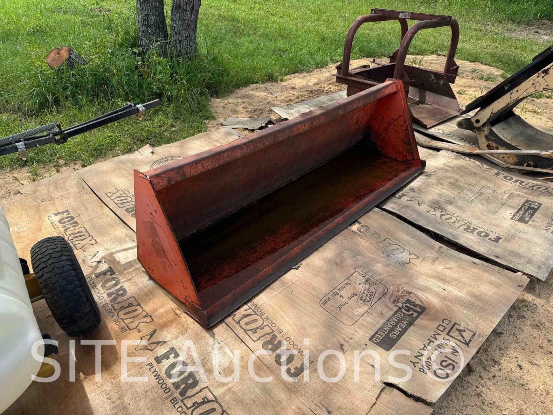 Kubota L2263 Tractor Bucket - Image 3 of 5