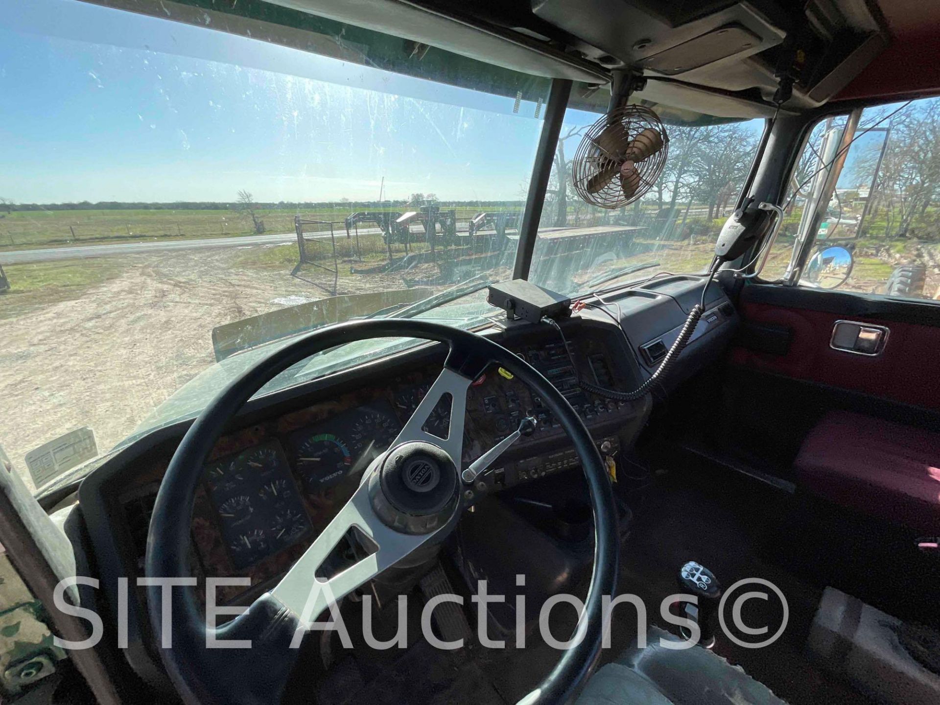 1996 Volvo WCA T/A Daycab Truck Tractor - Image 13 of 17