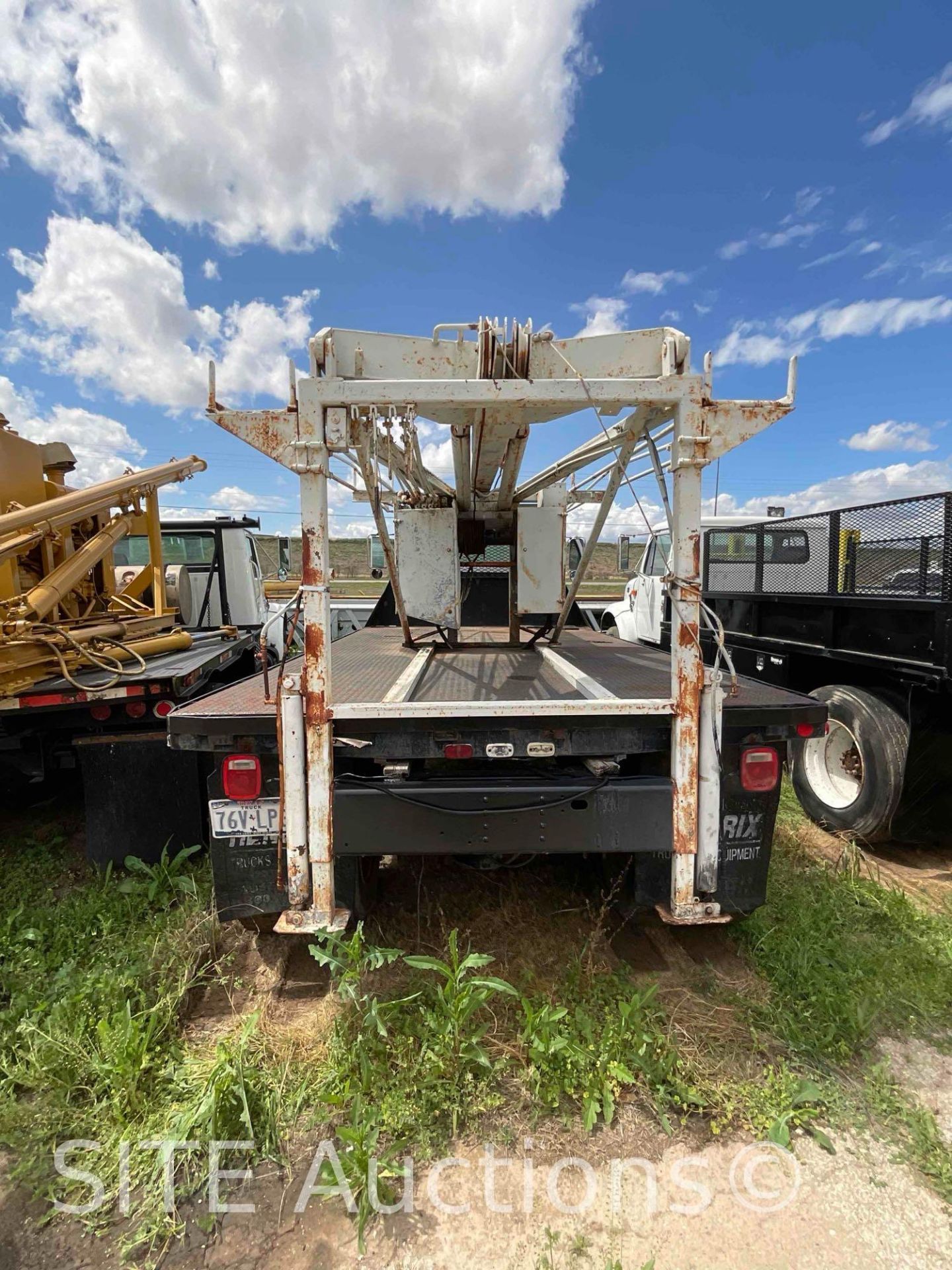 1998 GMC C7500 S/A Flatbed Truck w/ Well Pulling Unit - Image 5 of 18