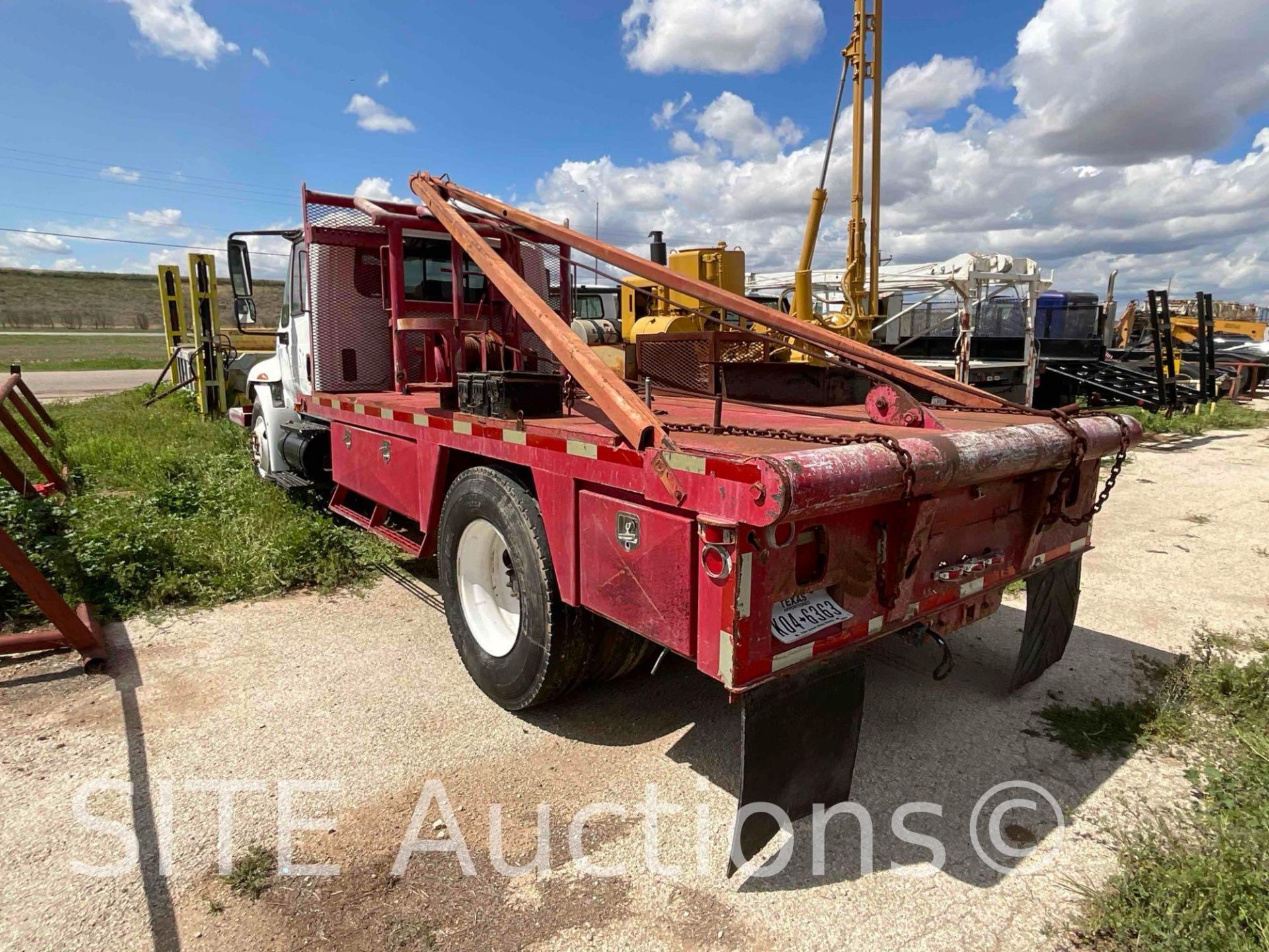 2005 International 4300 S/A Gin Pole Truck - Image 4 of 18
