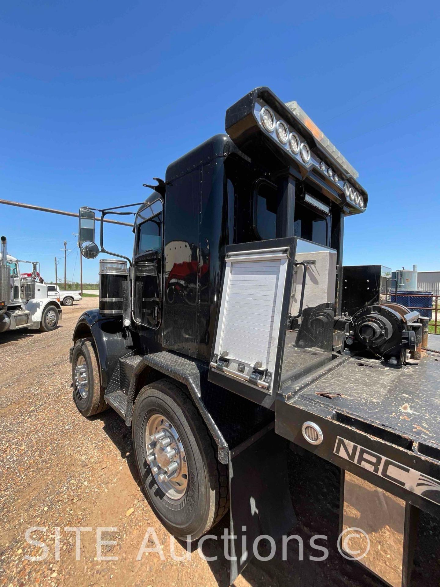 2005 Peterbilt 357 T/A T/A Rollback Truck - Image 30 of 51