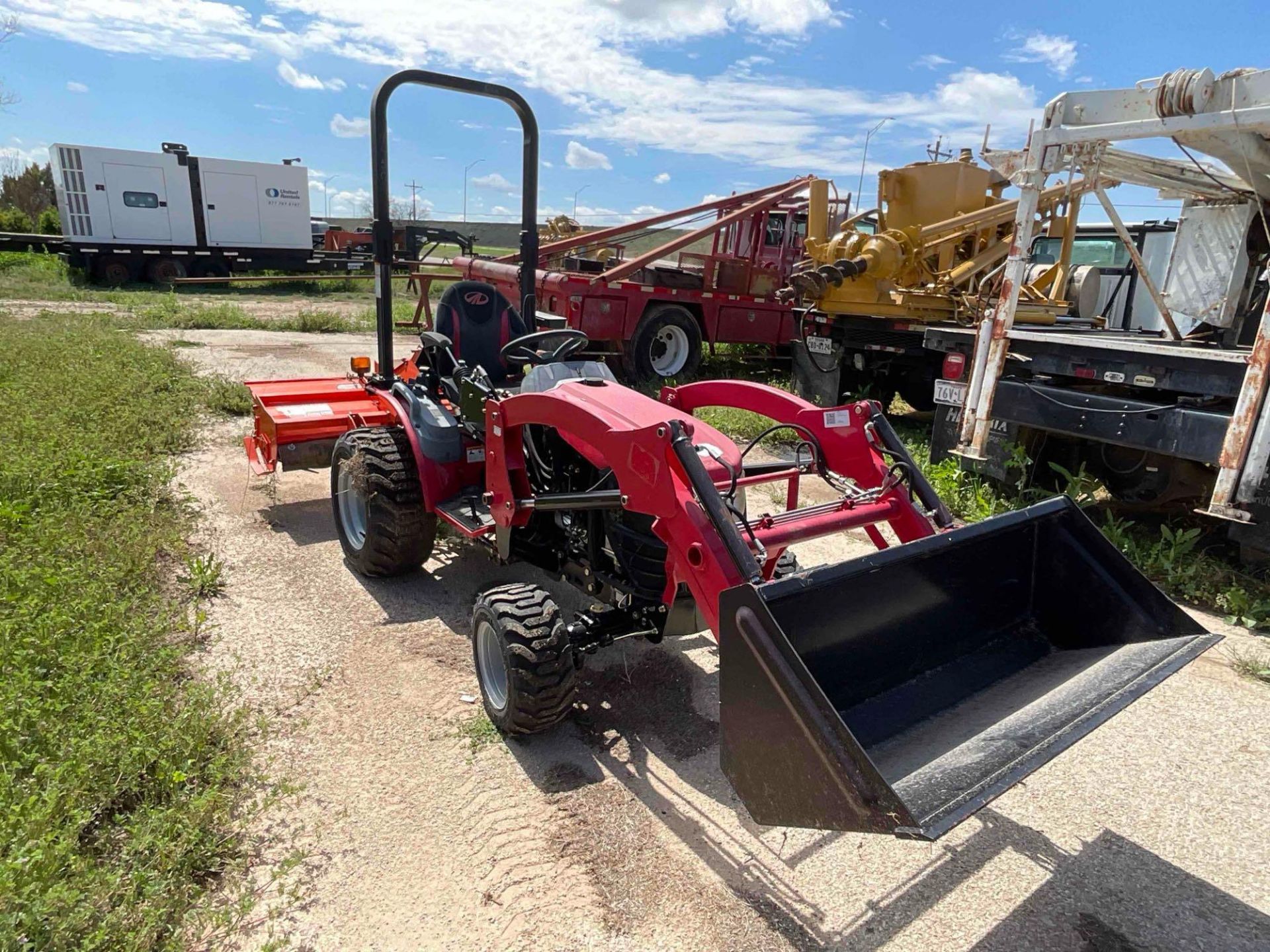 Mahindra eMax 25L Tractor - Bild 2 aus 14