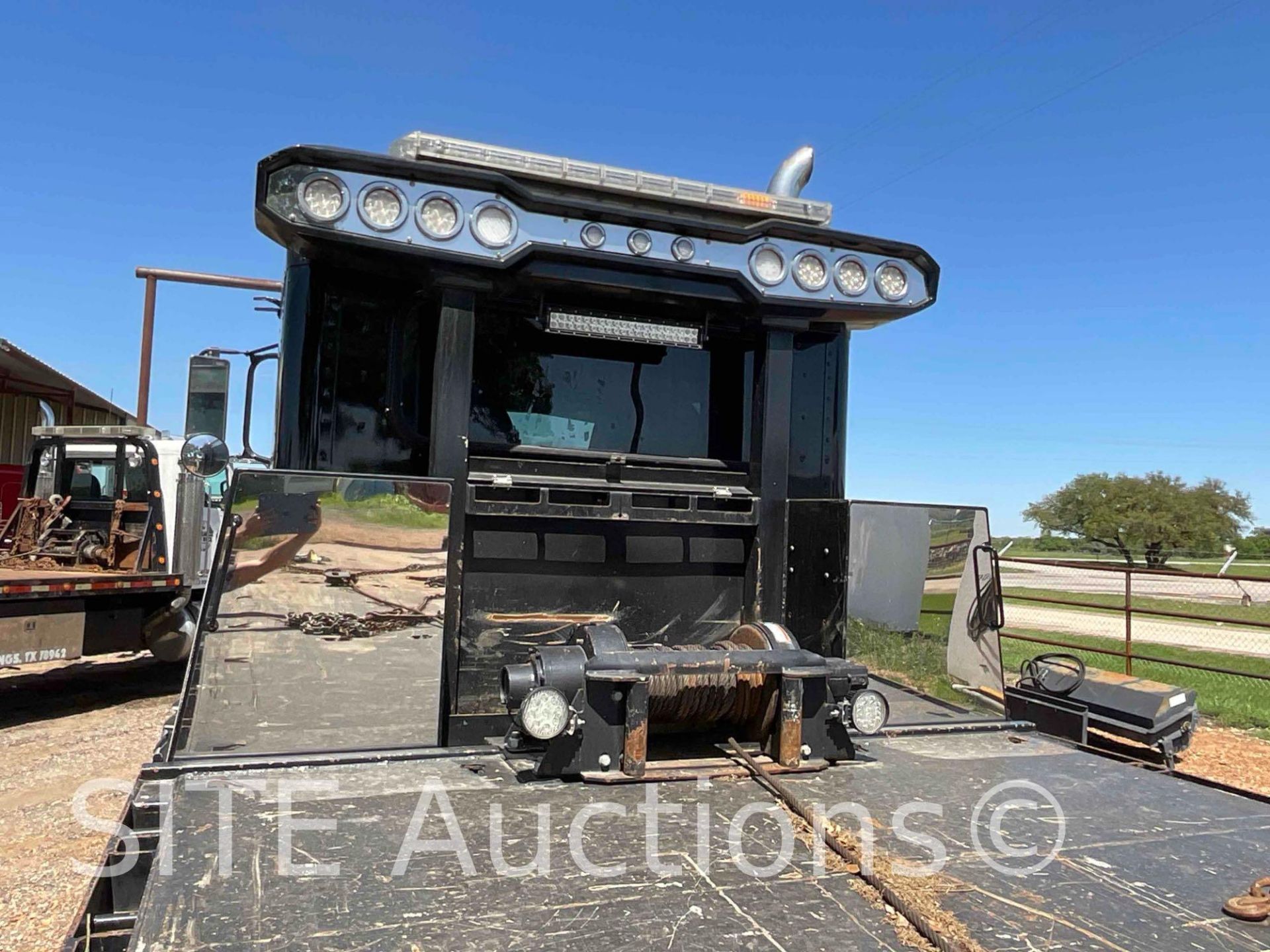 2005 Peterbilt 357 T/A T/A Rollback Truck - Image 29 of 51