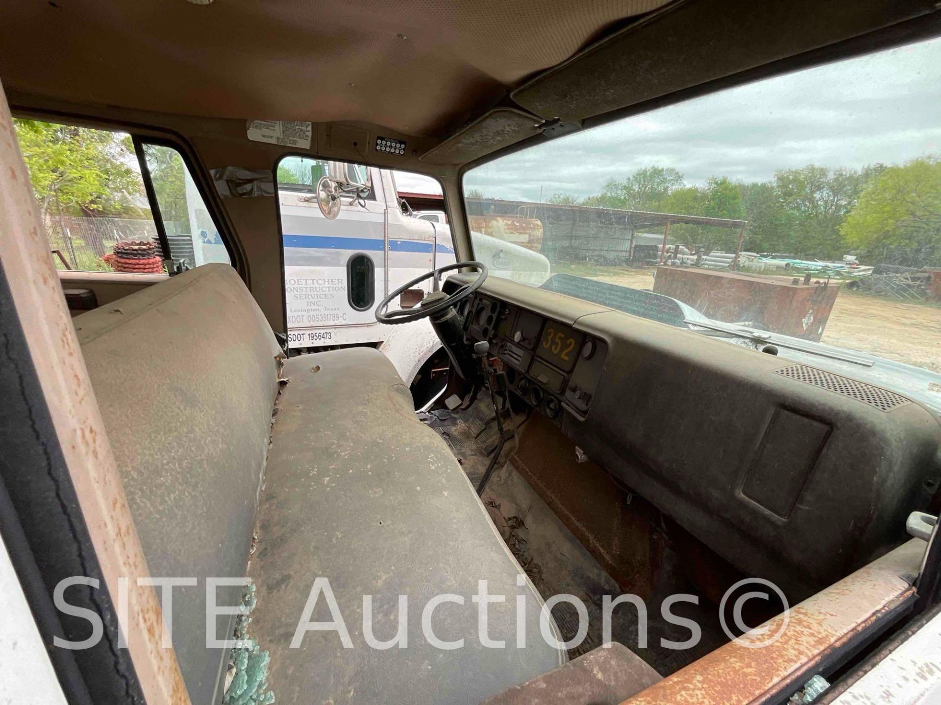 1987 International 1754 S/A Tank Truck - Image 11 of 18