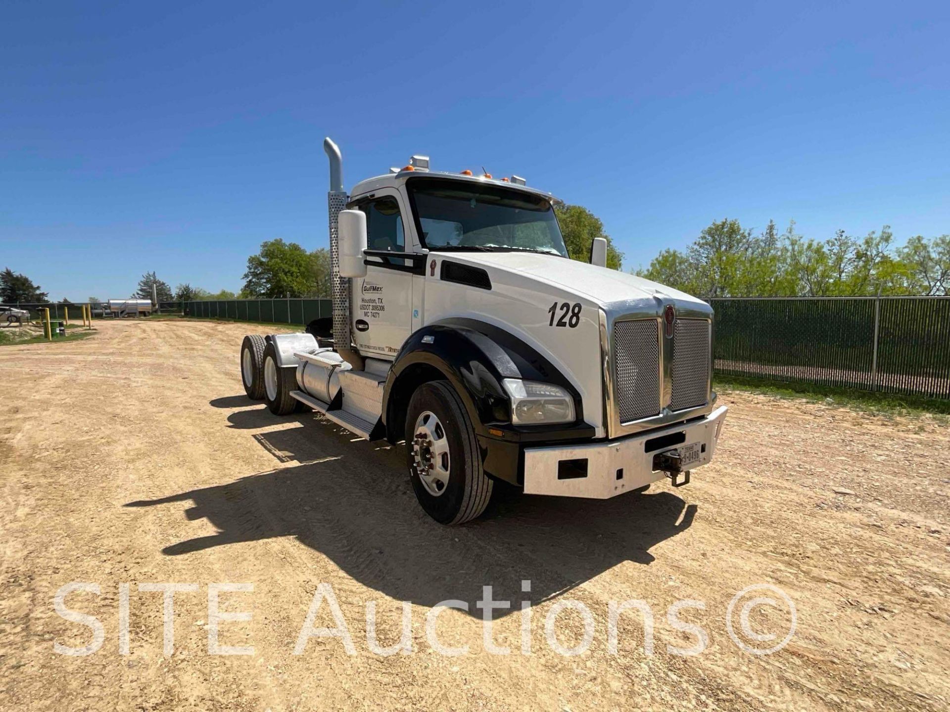 2016 Kenworth T880 T/A Daycab Truck Tractor - Image 32 of 44