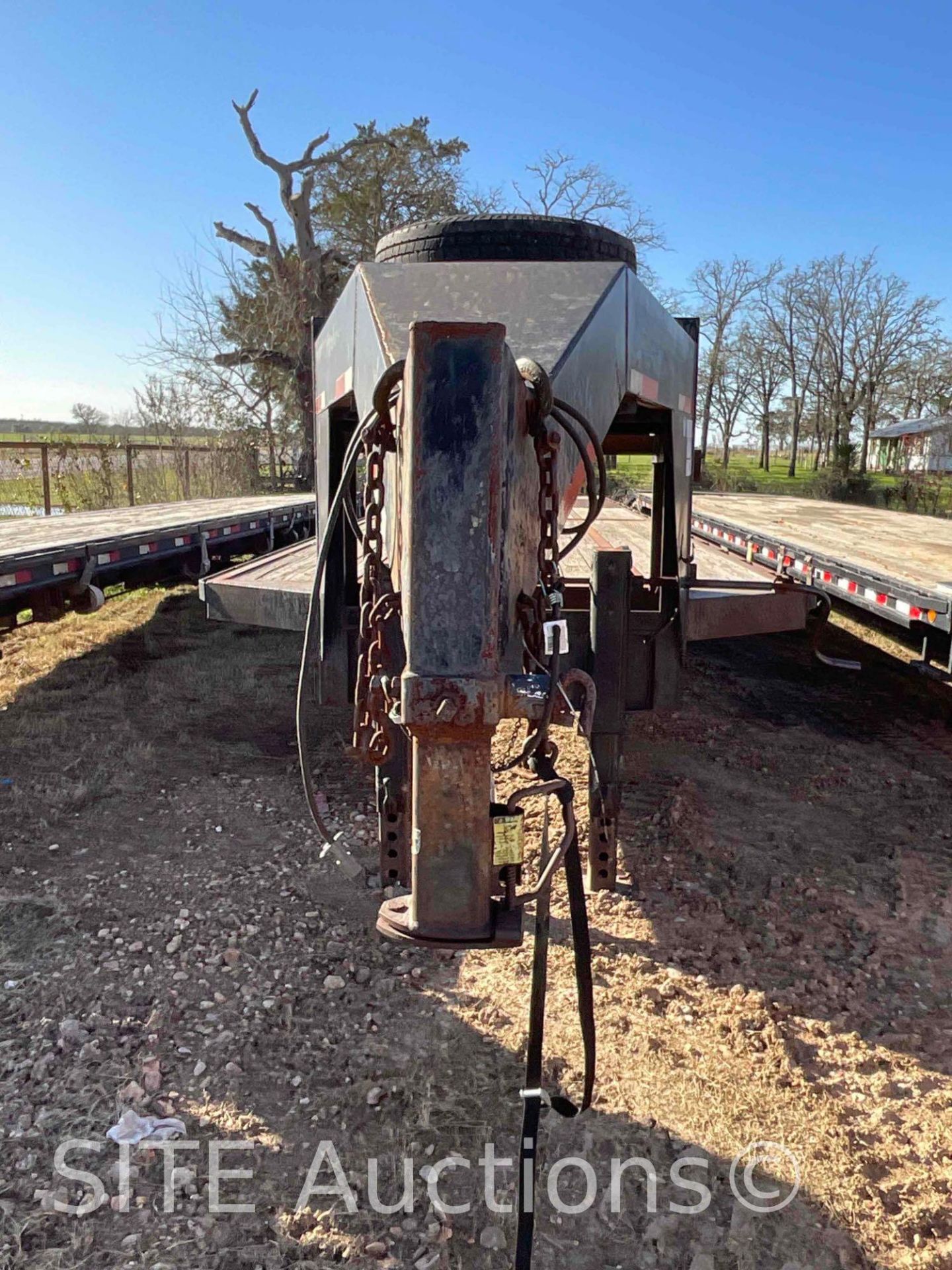 2005 Ameritrail Gooseneck T/A Flatbed Trailer