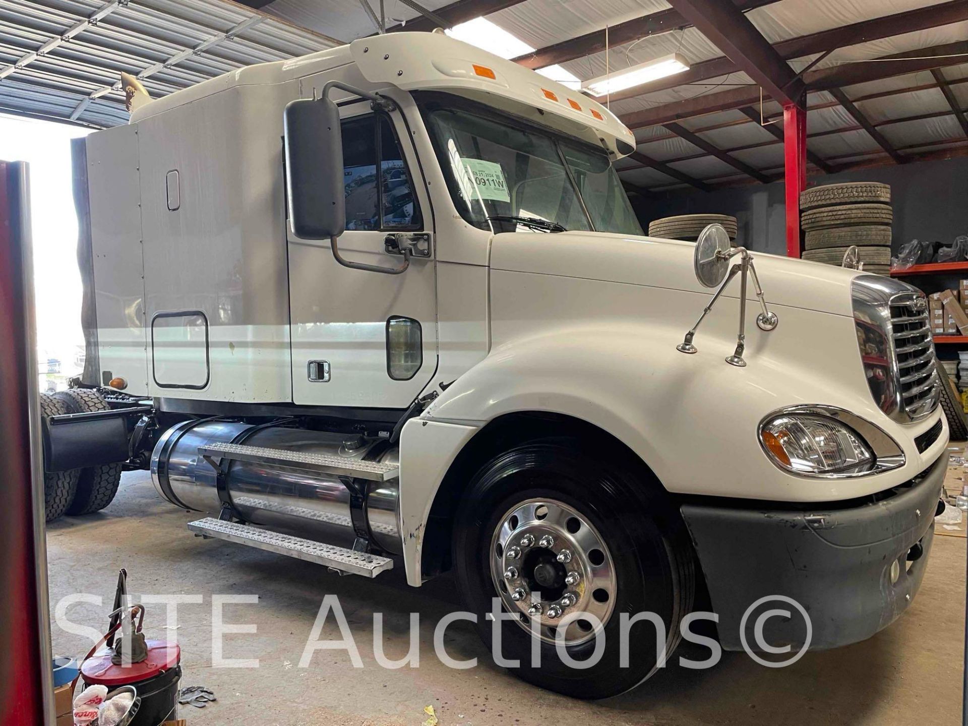 2007 Freightliner Columbia T/A Sleeper Truck Tractor - Image 5 of 17