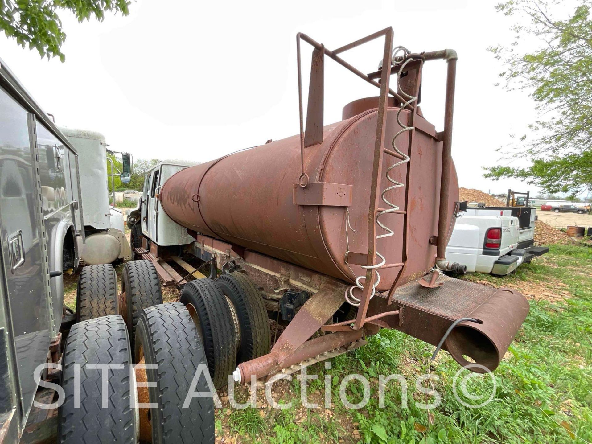 1987 International 1754 S/A Tank Truck - Image 5 of 18