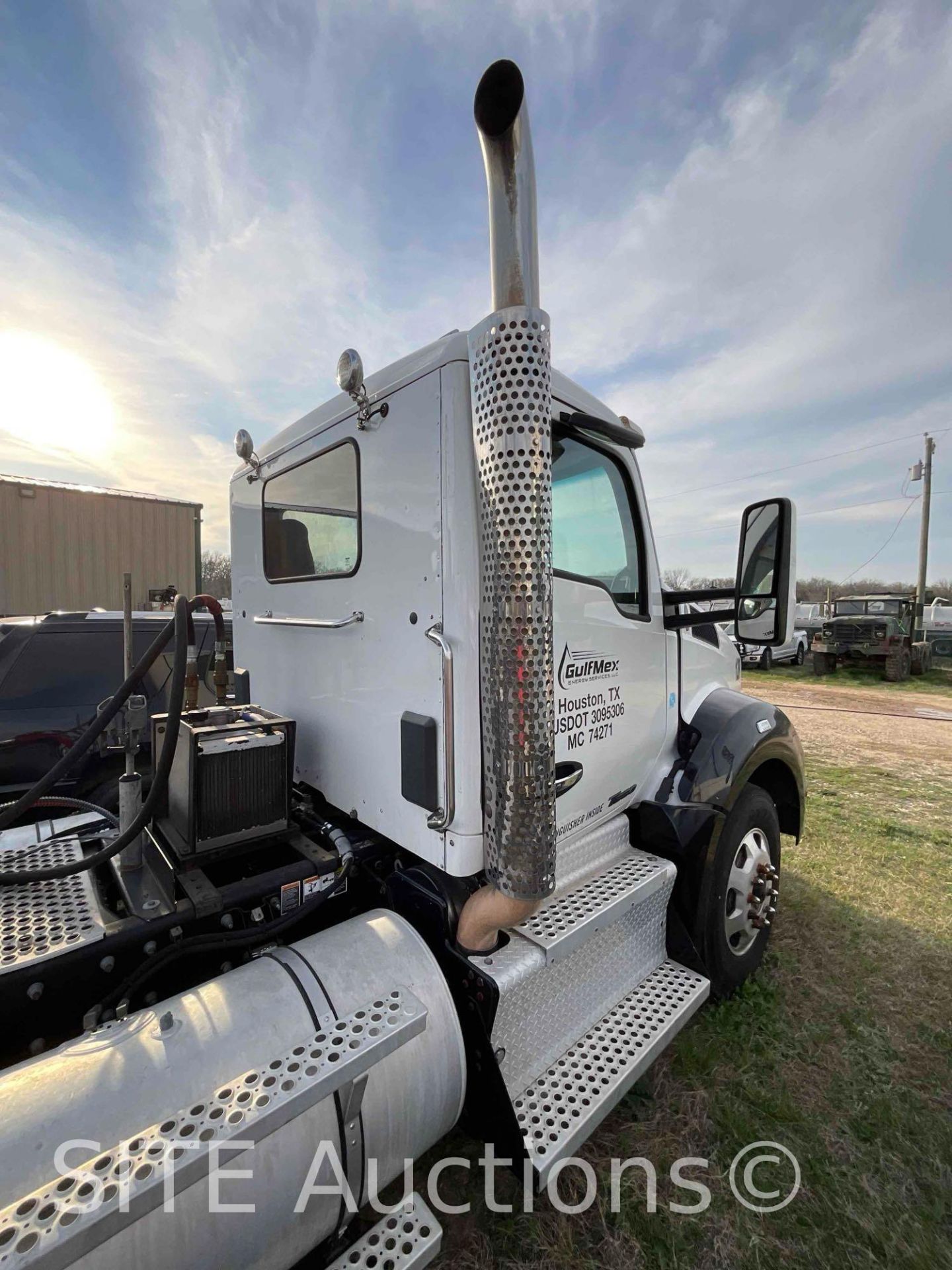 2016 Kenworth T880 T/A Daycab Truck Tractor - Image 11 of 44