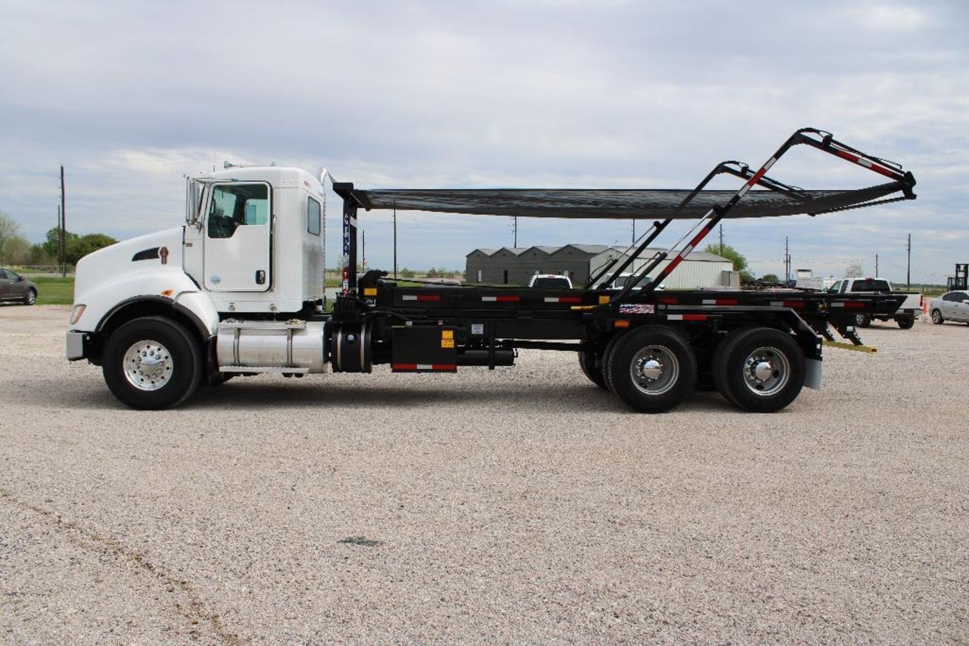 2014 Kenworth T440 T/A Roll Off Truck - Image 8 of 62