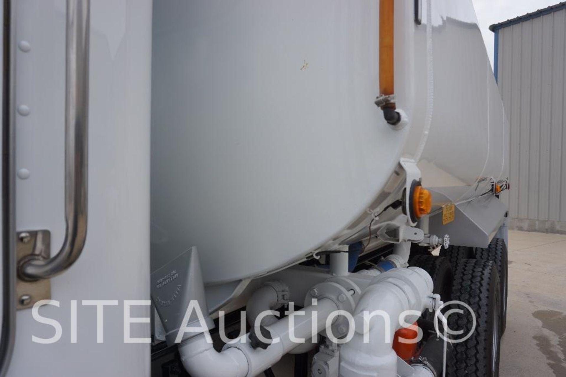 2014 Peterbilt 365 T/A Water Truck - Image 12 of 29