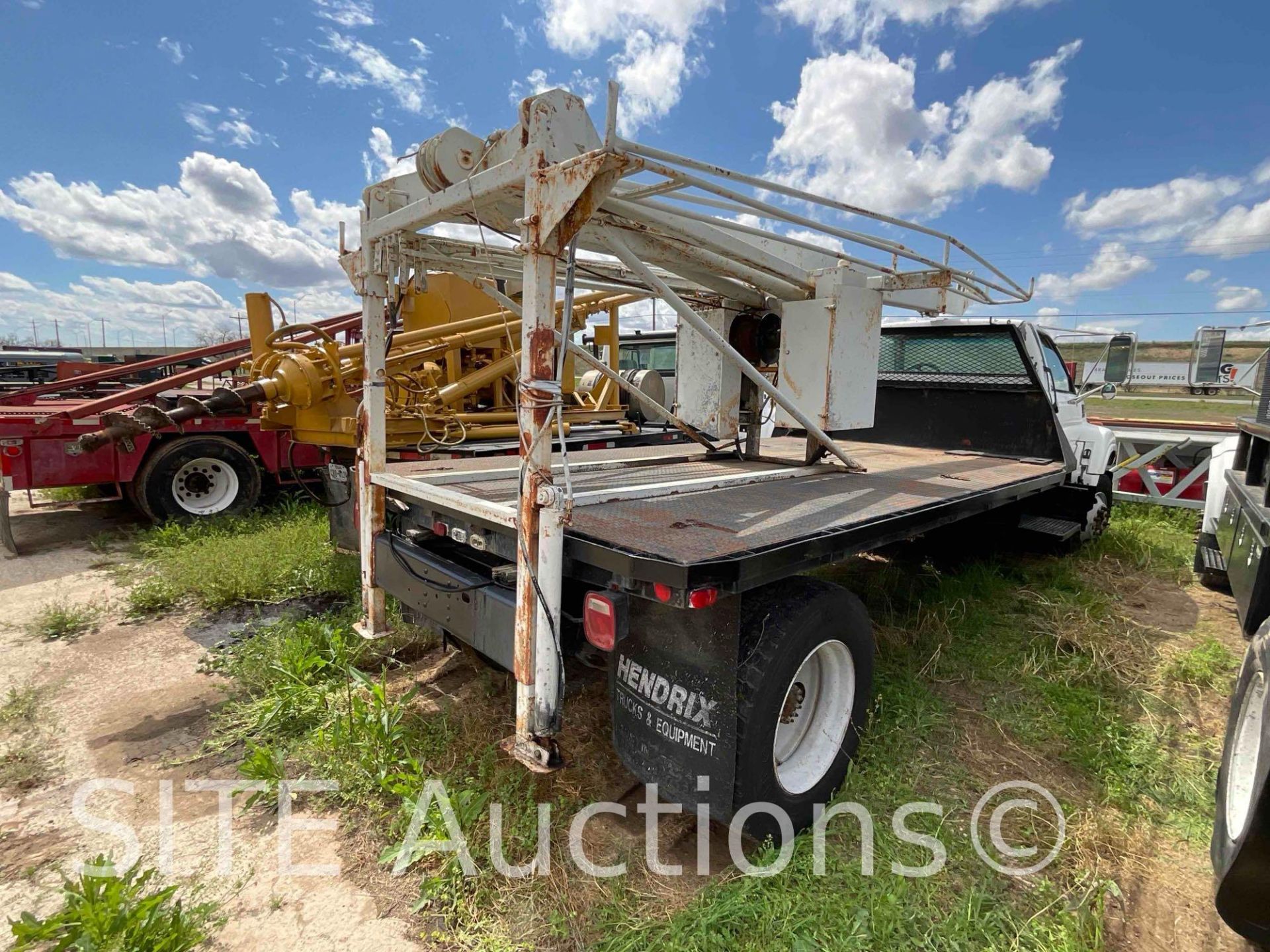 1998 GMC C7500 S/A Flatbed Truck w/ Well Pulling Unit - Image 4 of 18
