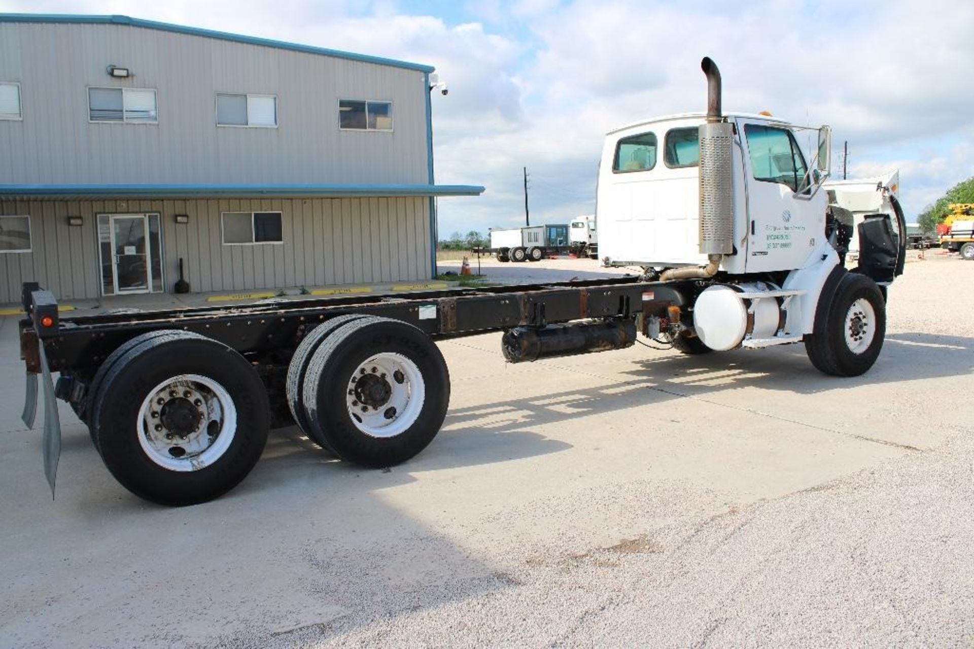 2007 Sterling LT7500 T/A Cab & Chassis Truck - Image 5 of 44