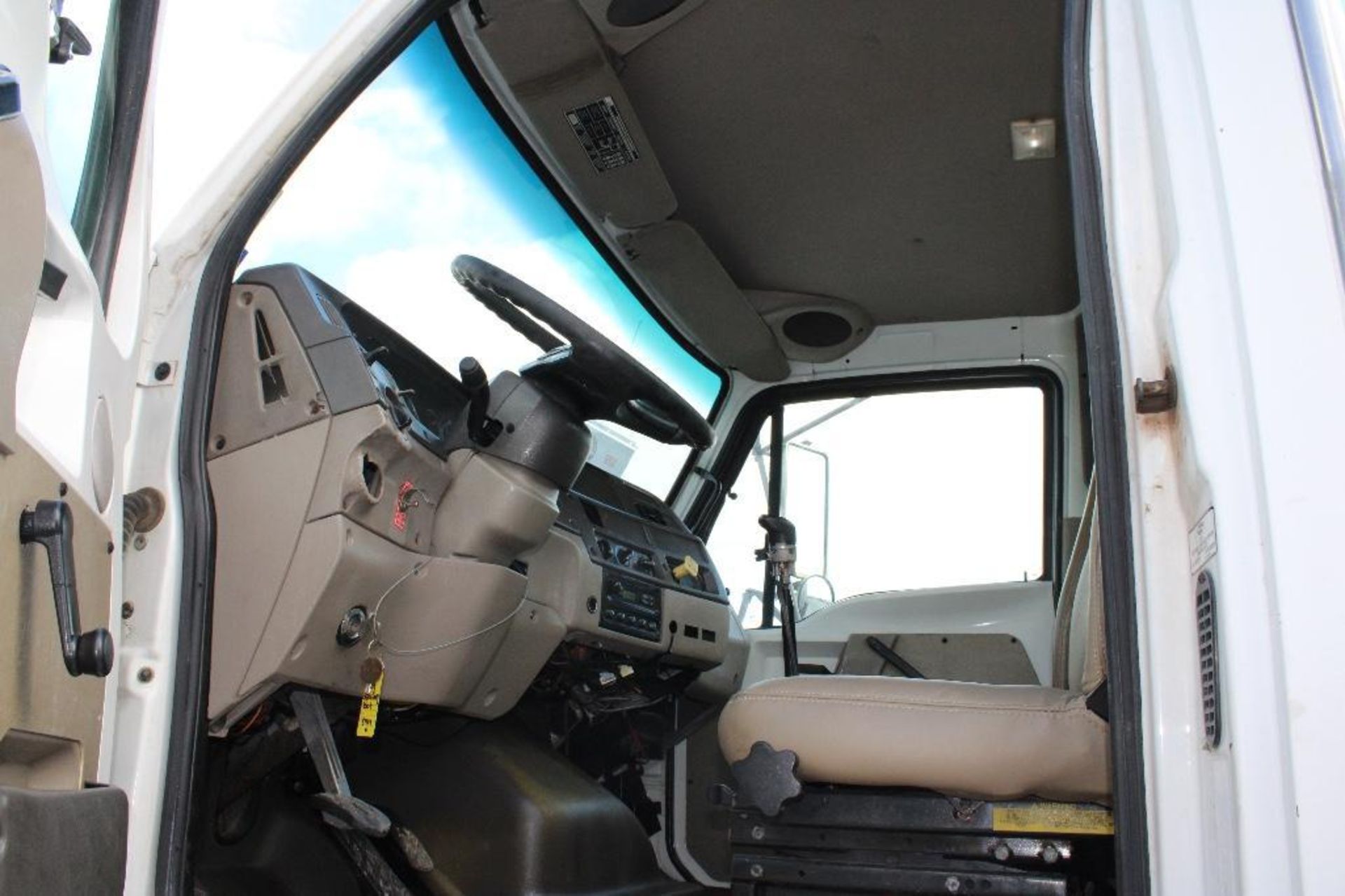 2007 Sterling LT7500 T/A Cab & Chassis Truck - Image 24 of 44