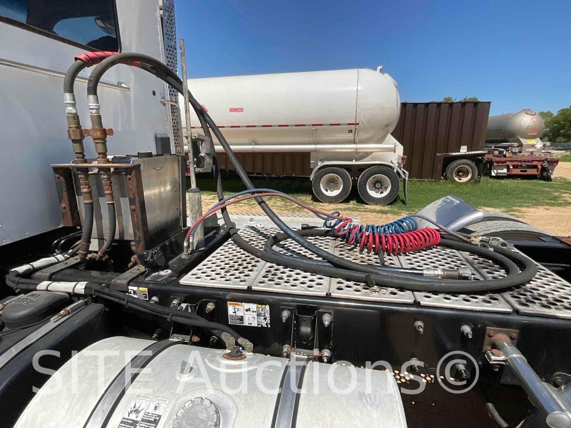 2016 Kenworth T880 T/A Daycab Truck Tractor - Image 39 of 44