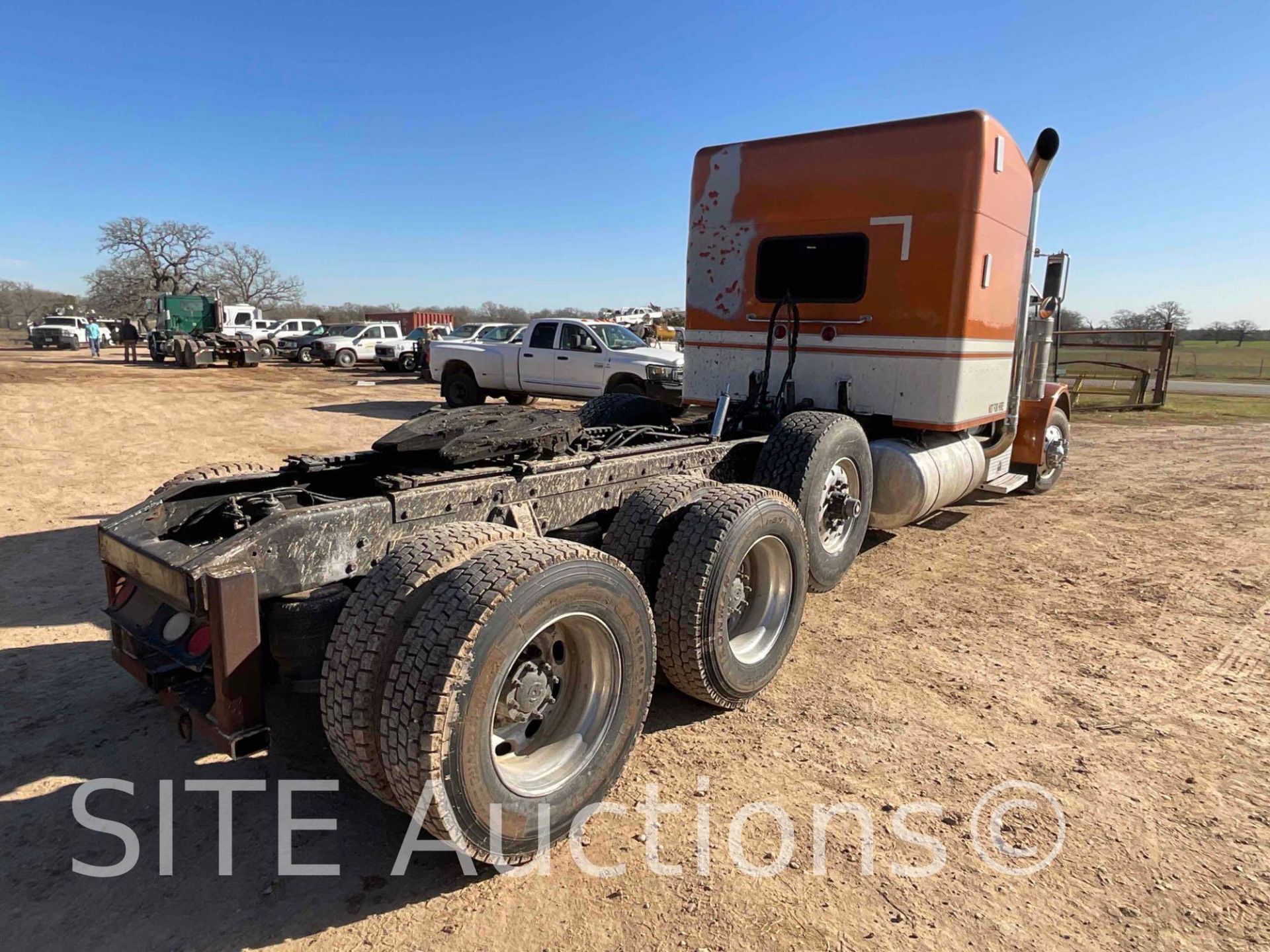 1998 Peterbilt 379 Tri/A Sleeper Truck Tractor - Image 4 of 26