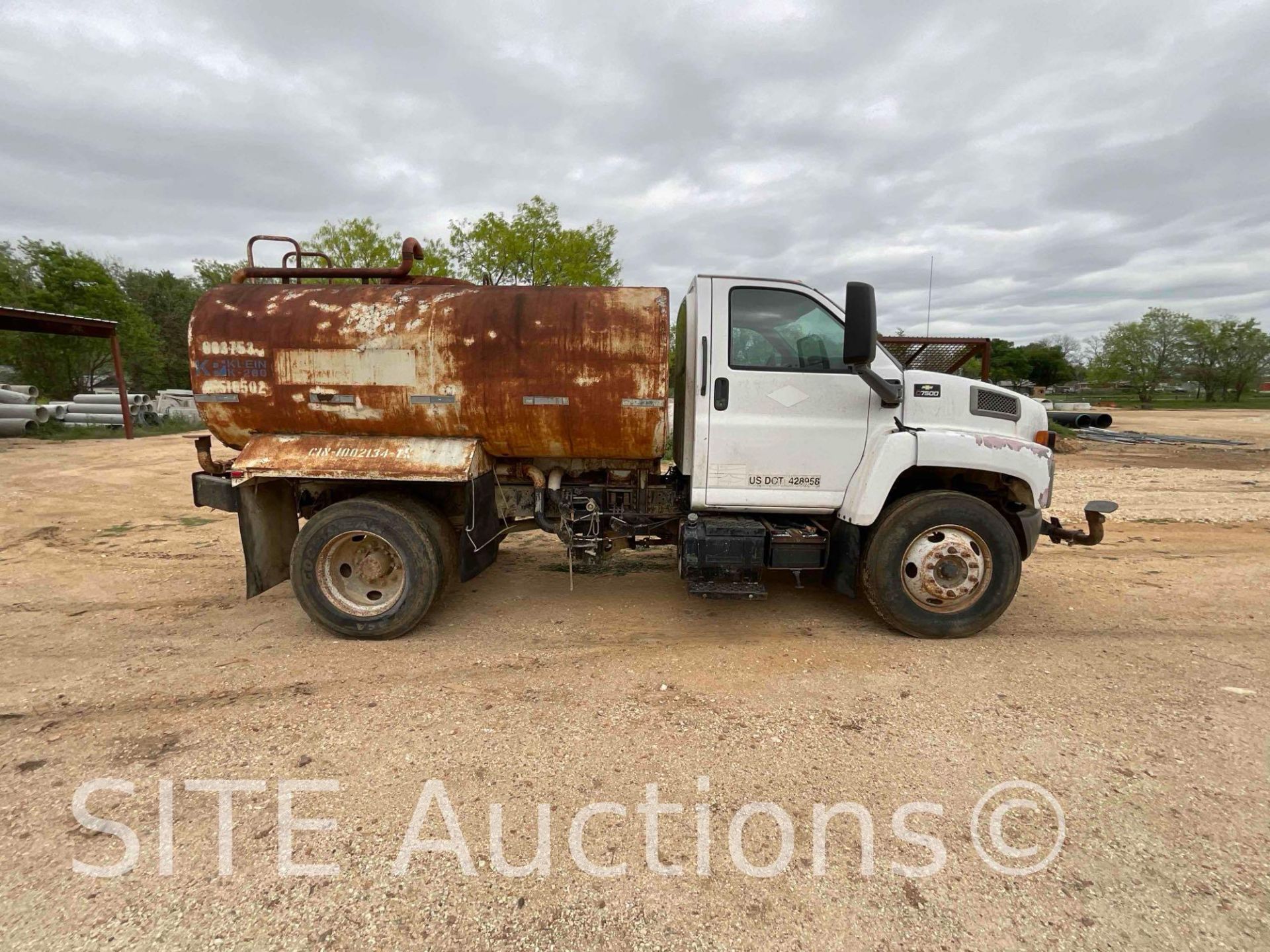 2004 Chevrolet C7500 S/A Water Truck - Image 2 of 10