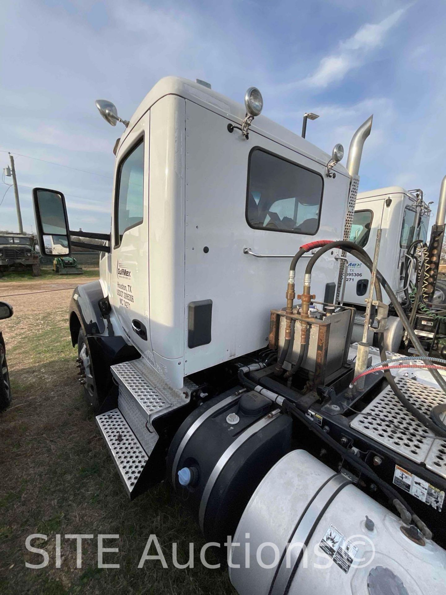 2016 Kenworth T880 T/A Daycab Truck Tractor - Image 8 of 44