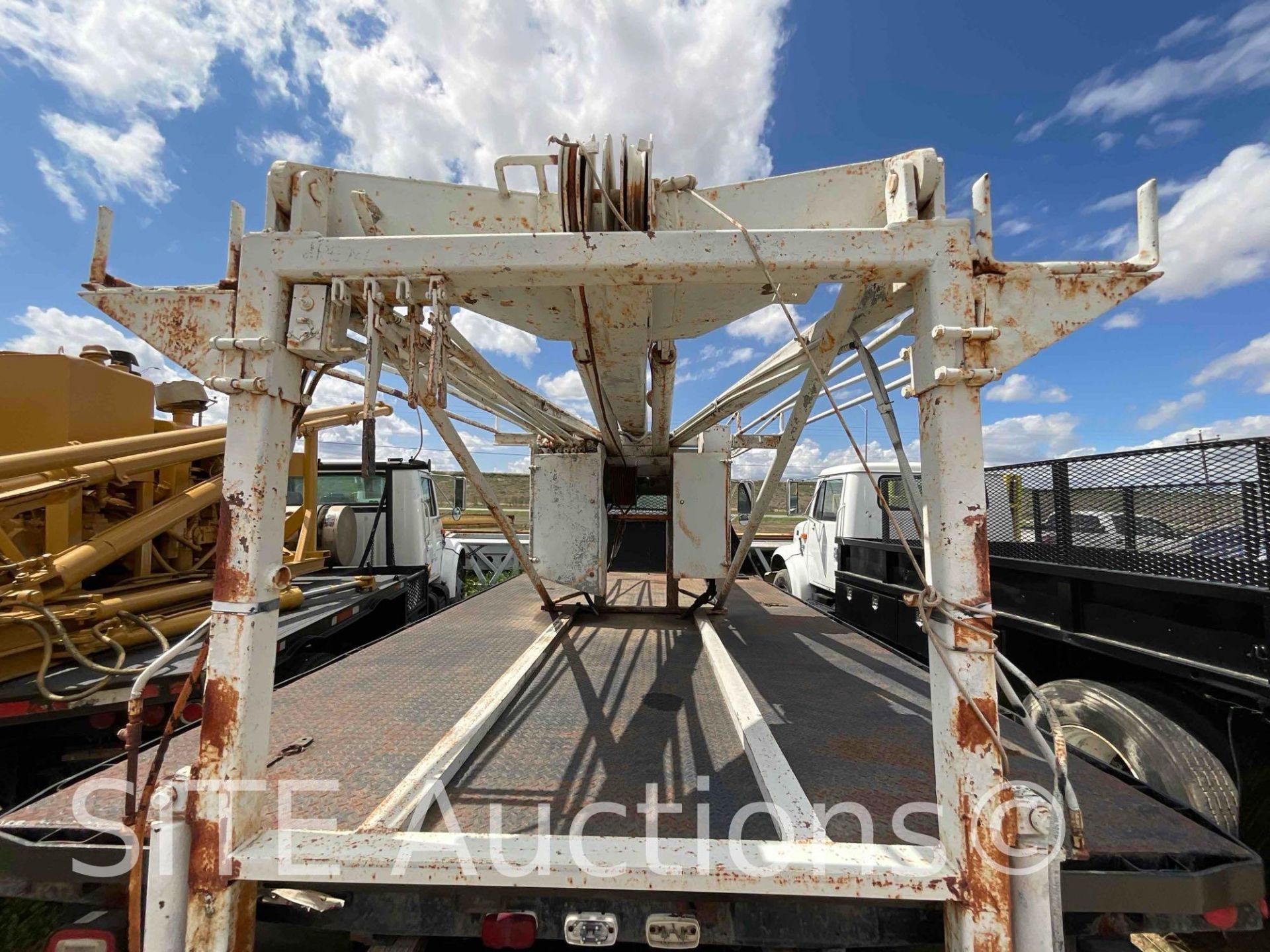 1998 GMC C7500 S/A Flatbed Truck w/ Well Pulling Unit - Image 9 of 18