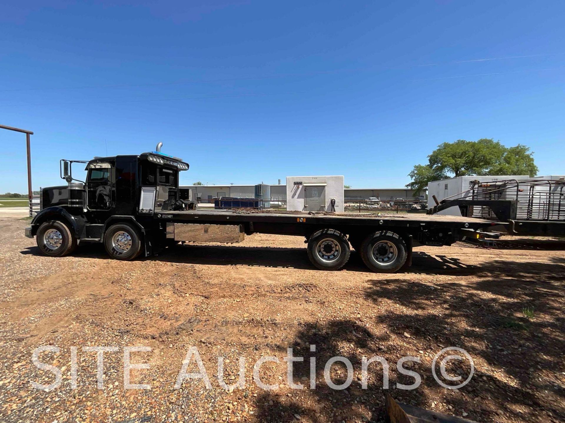 2005 Peterbilt 357 T/A T/A Rollback Truck - Image 12 of 51